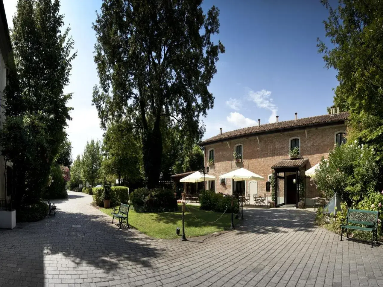 Garden, Property Building in Savoia Hotel Country House Bologna