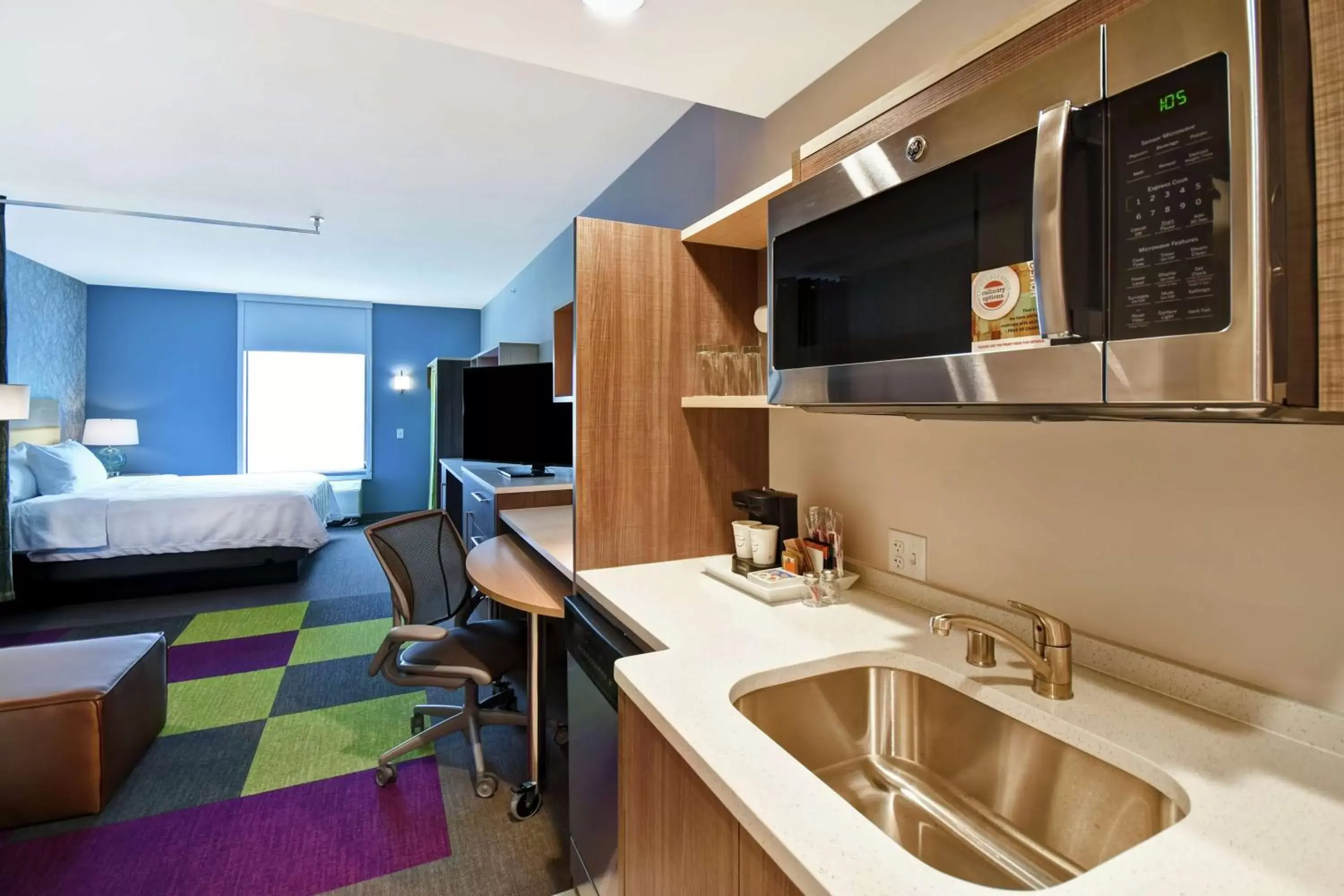 Bedroom, Kitchen/Kitchenette in Home2 Suites By Hilton Eagan Minneapolis