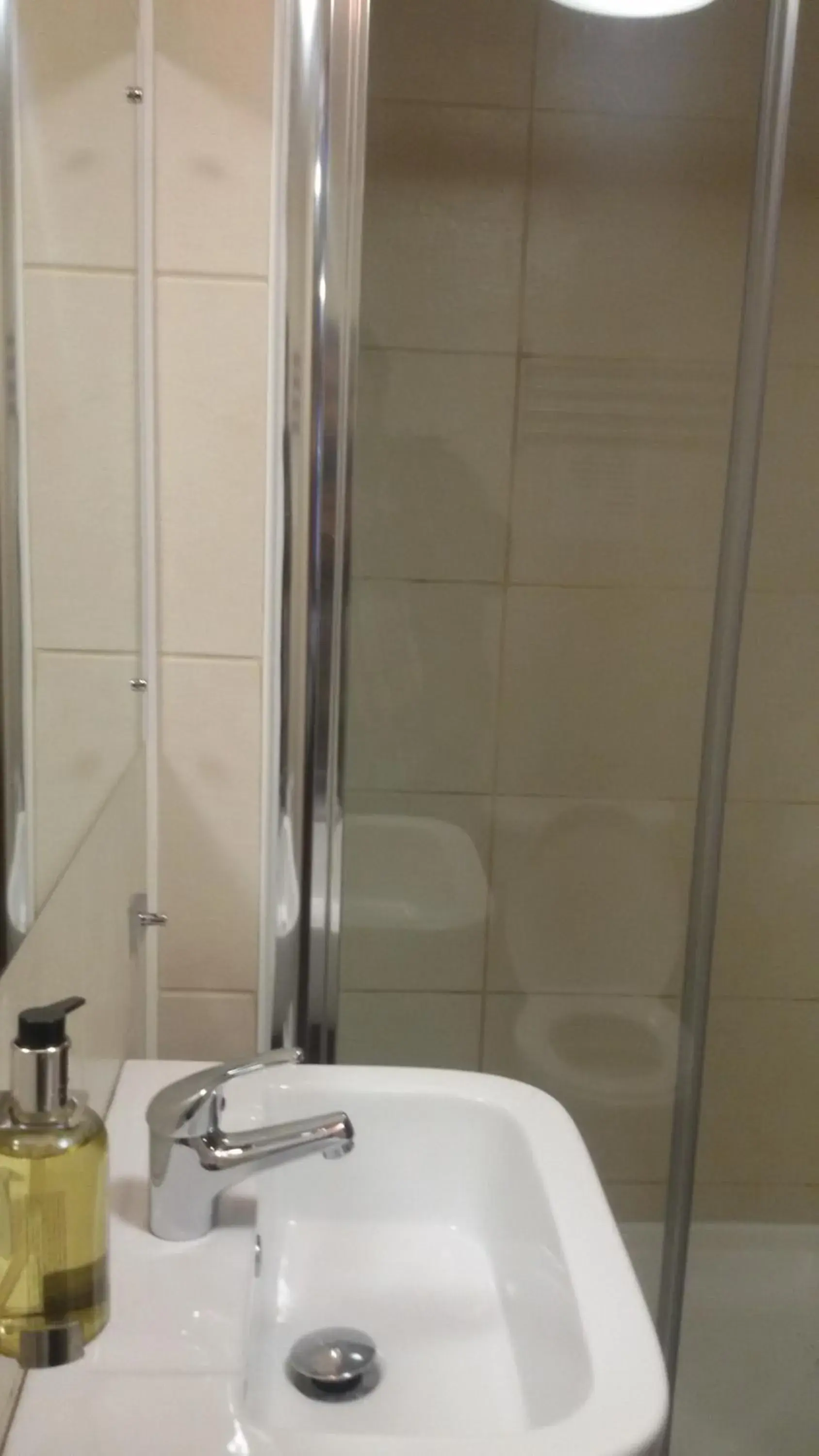 Bathroom in Adelphi Hotel