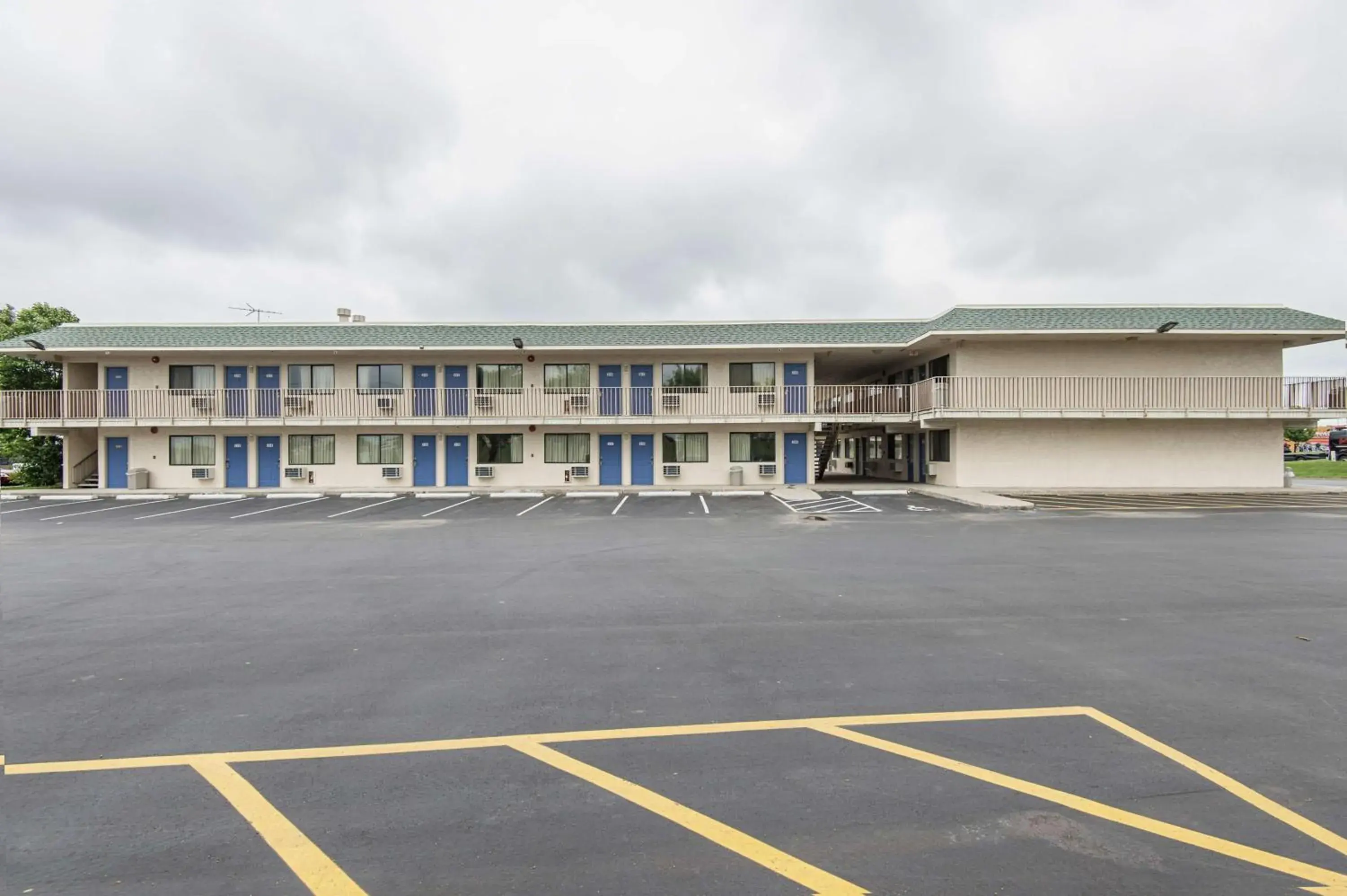 Property Building in Motel 6-Kansas City, MO - Airport