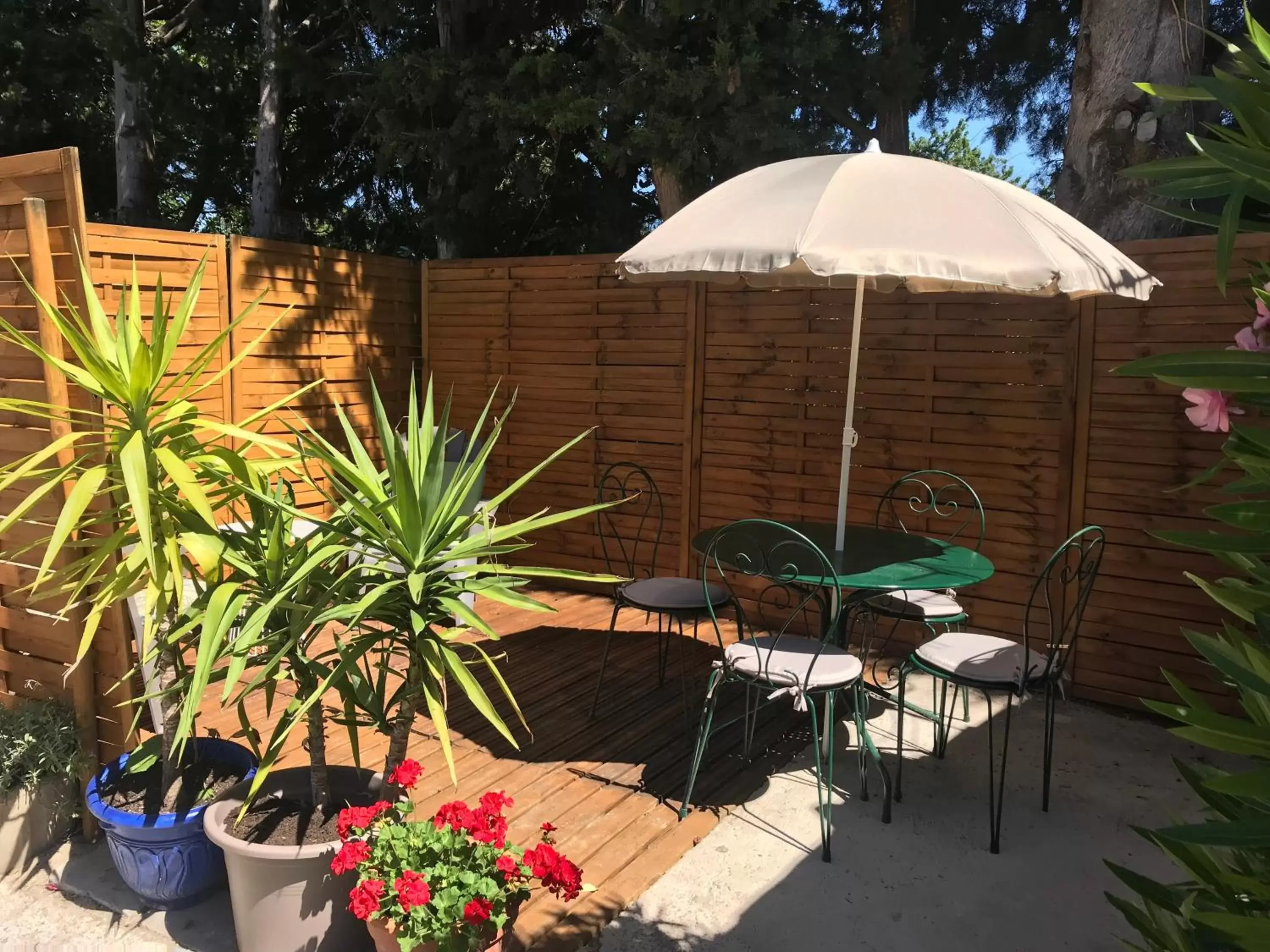 Balcony/Terrace in Mas Grimaud - Gîte- Studio et chambres d'hôtes familiales