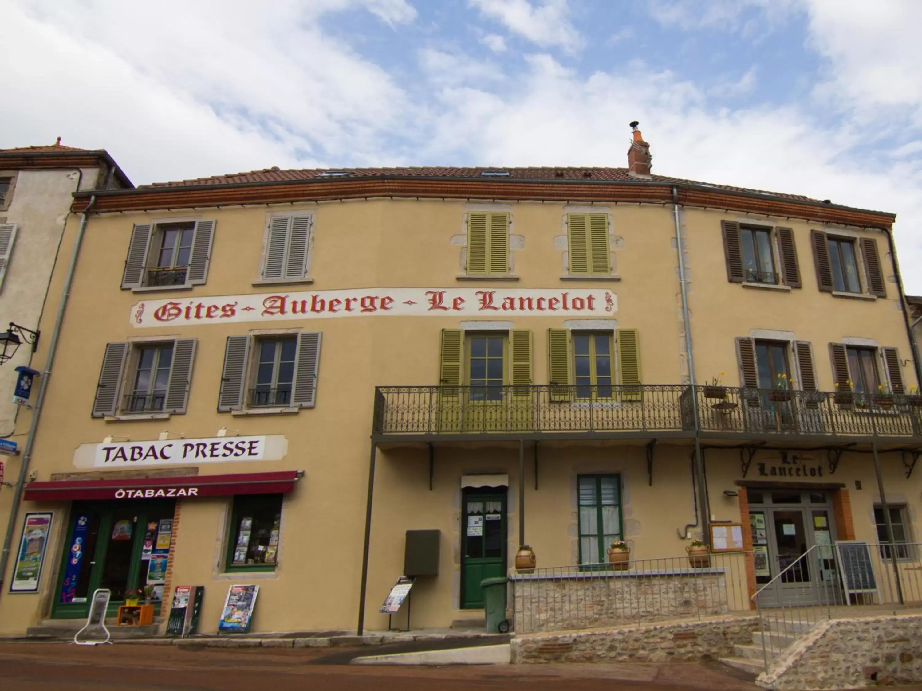 Restaurant/places to eat, Property Building in Gites Le Lancelot