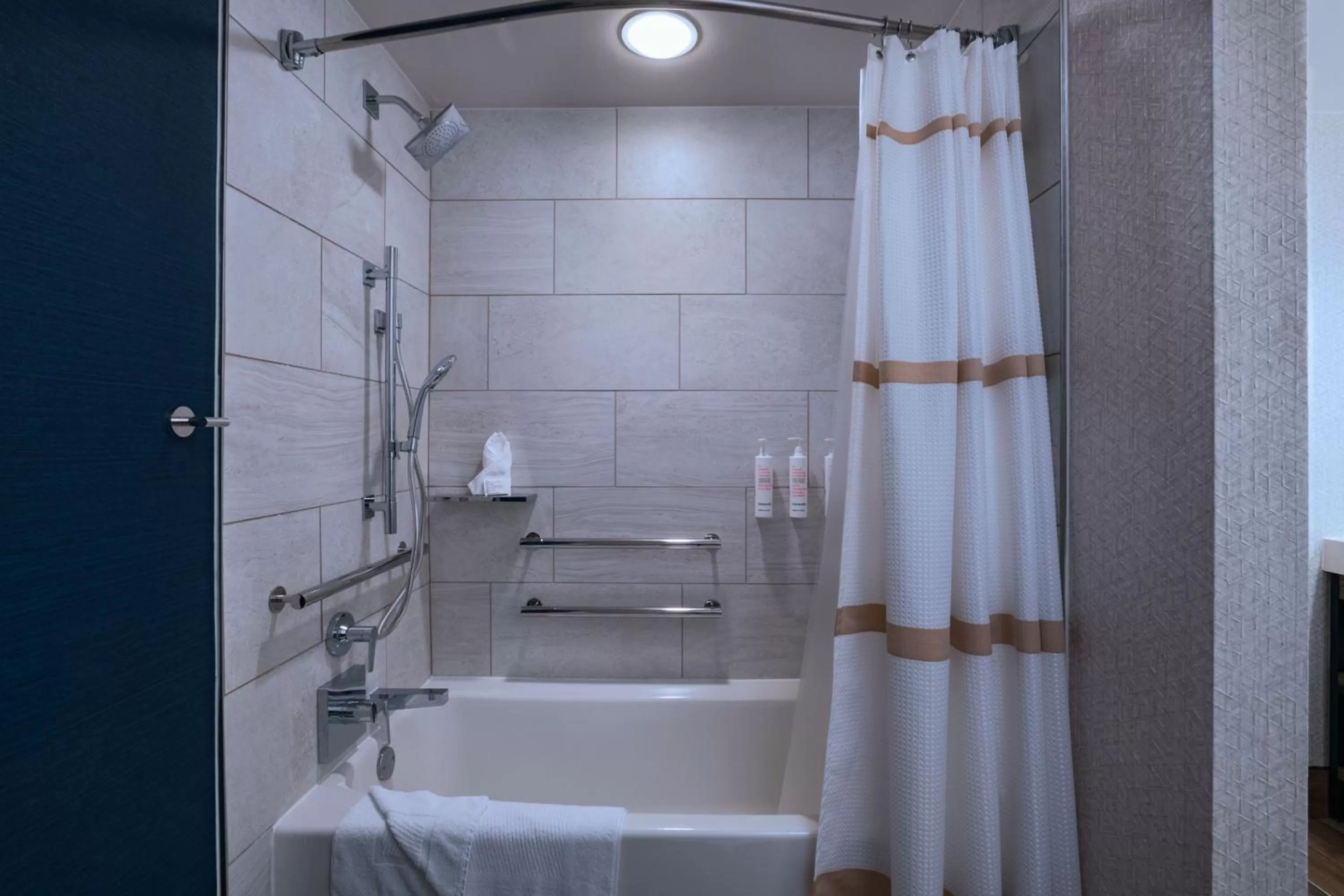 Bathroom in The Woodlands Waterway Marriott Hotel and Convention Center