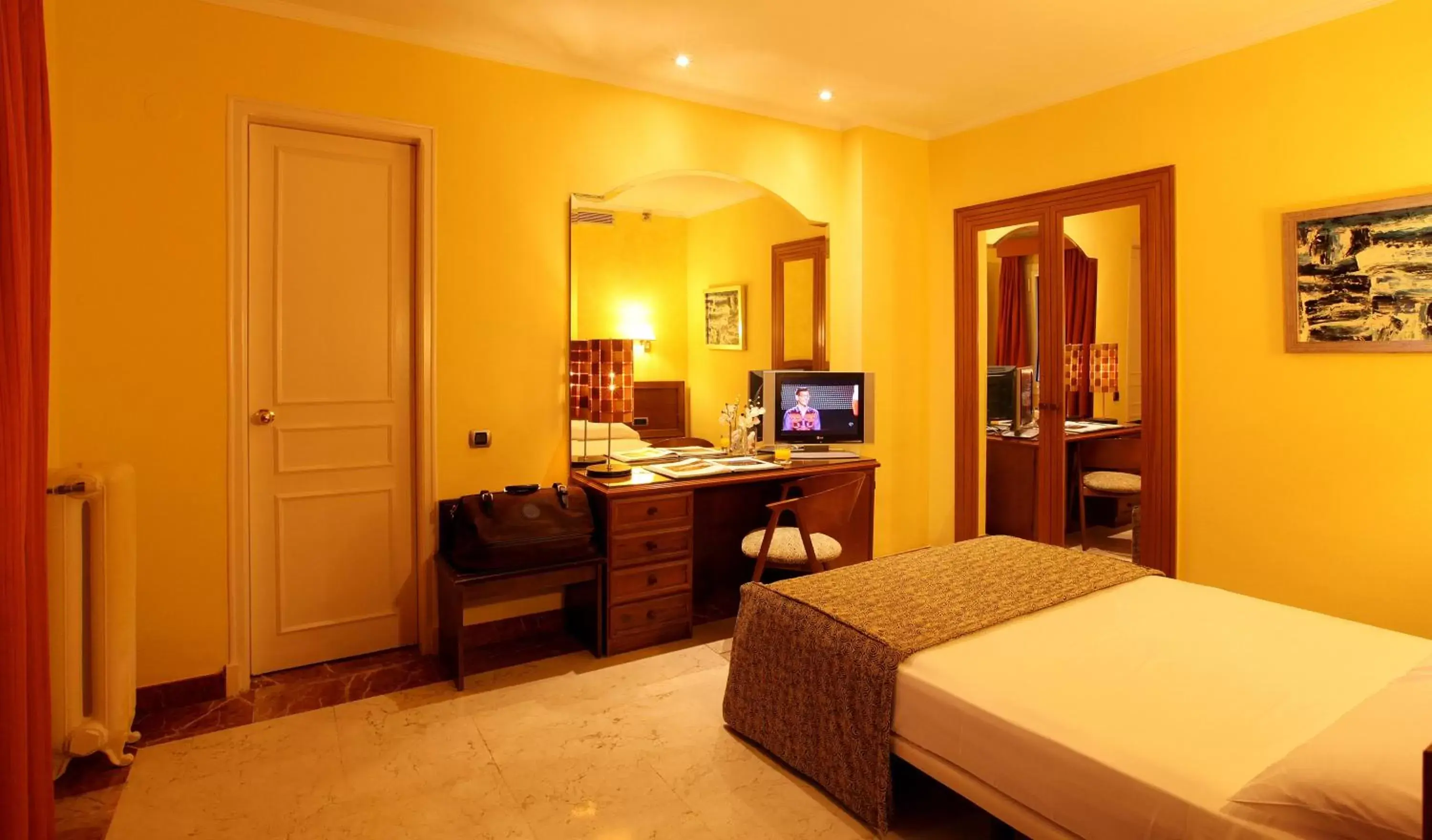 Bedroom, Bed in Hotel Nouvel