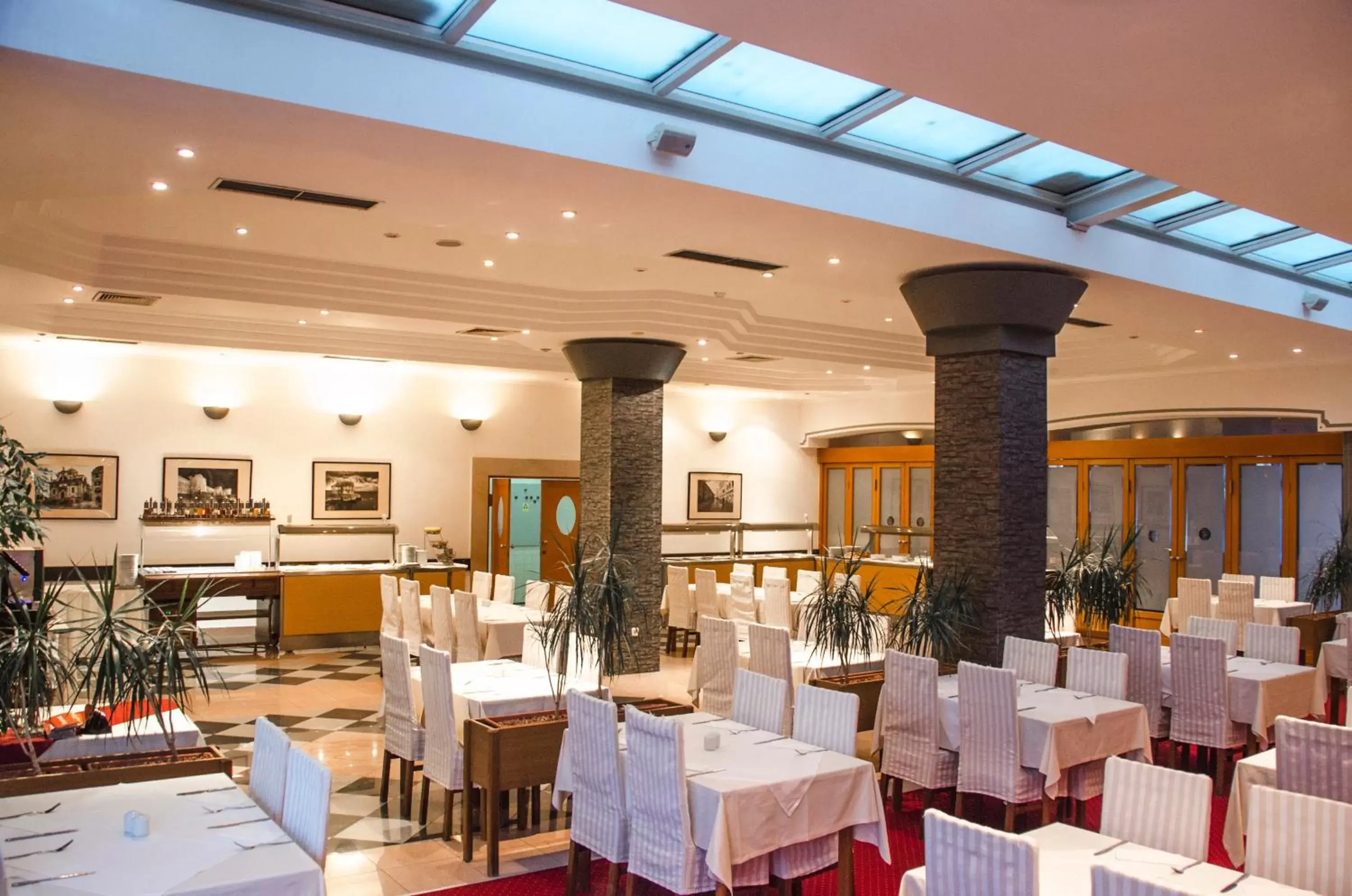 Restaurant/Places to Eat in Hotel Petka