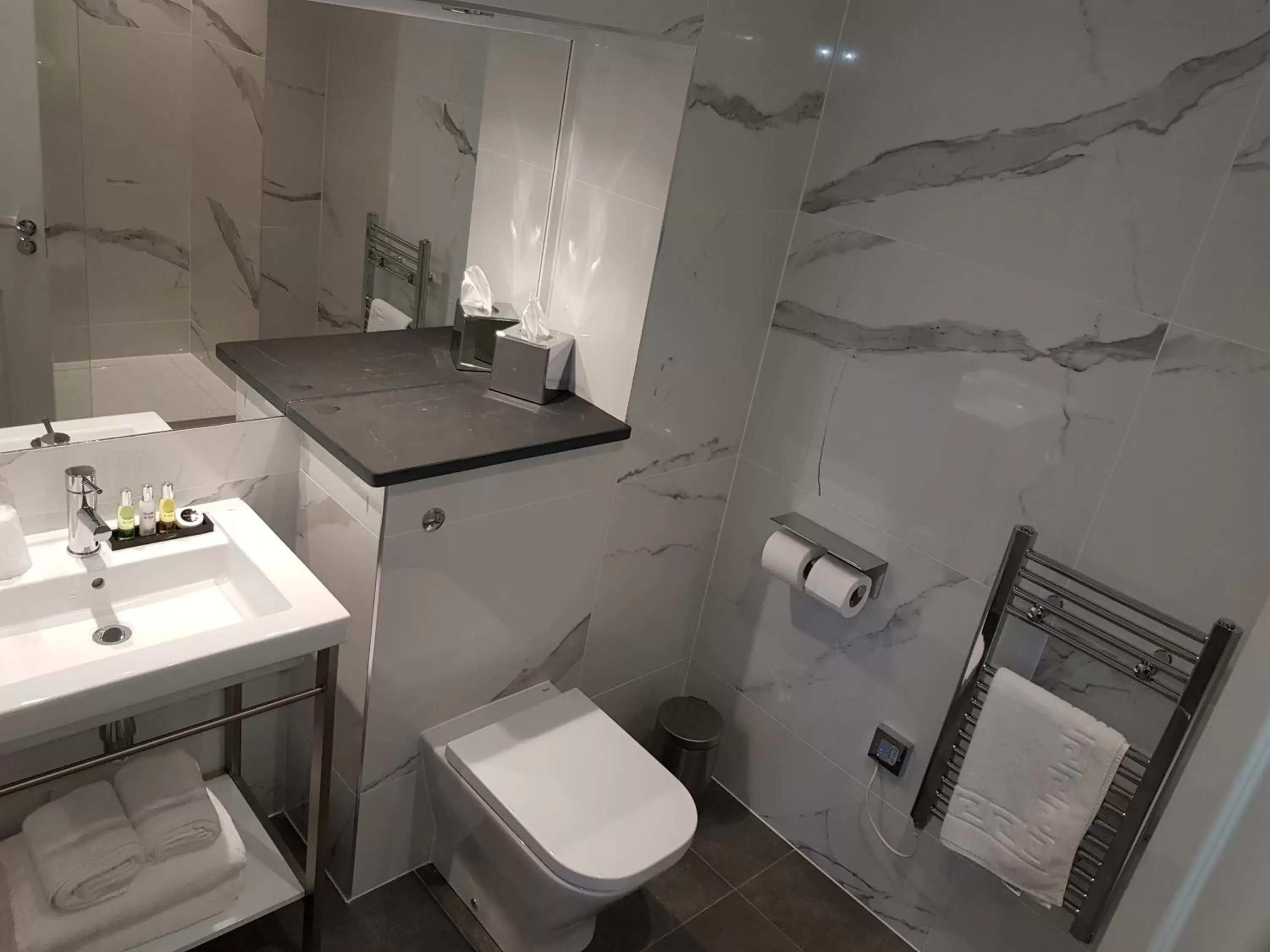 Shower, Bathroom in Heywood Spa Hotel