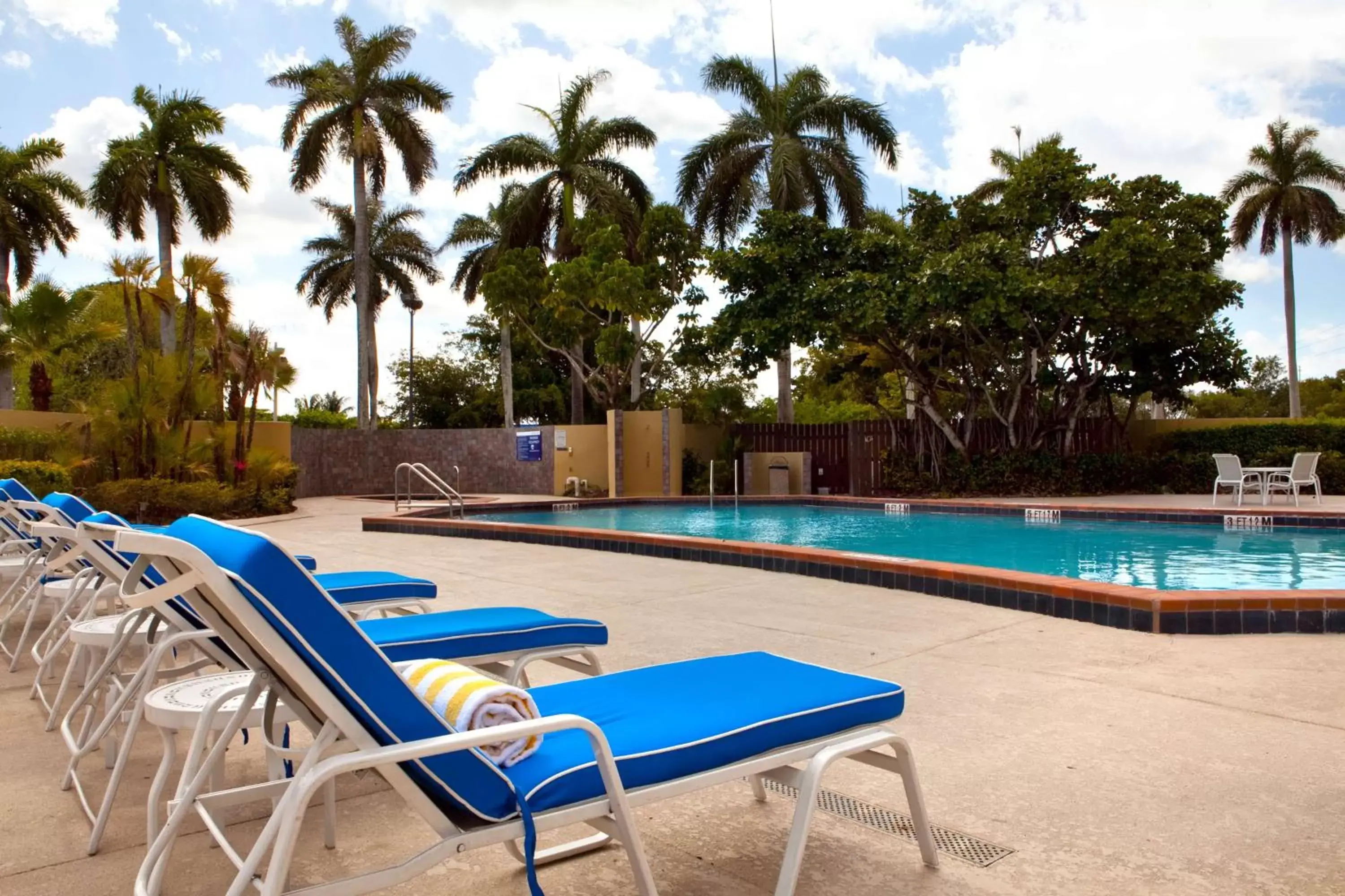 Property building, Swimming Pool in DoubleTree by Hilton Hotel Miami Airport & Convention Center