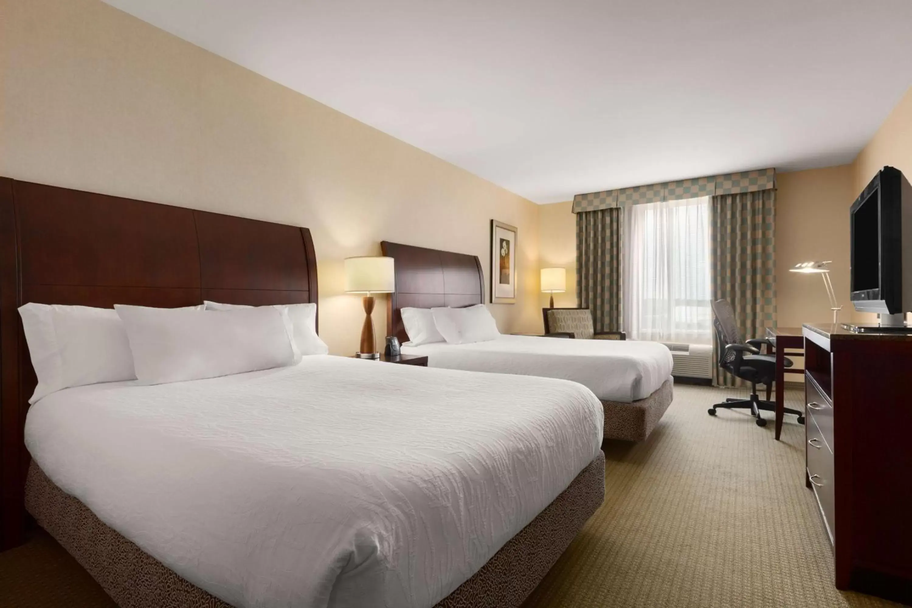 Bedroom, Bed in Hilton Garden Inn Dulles North