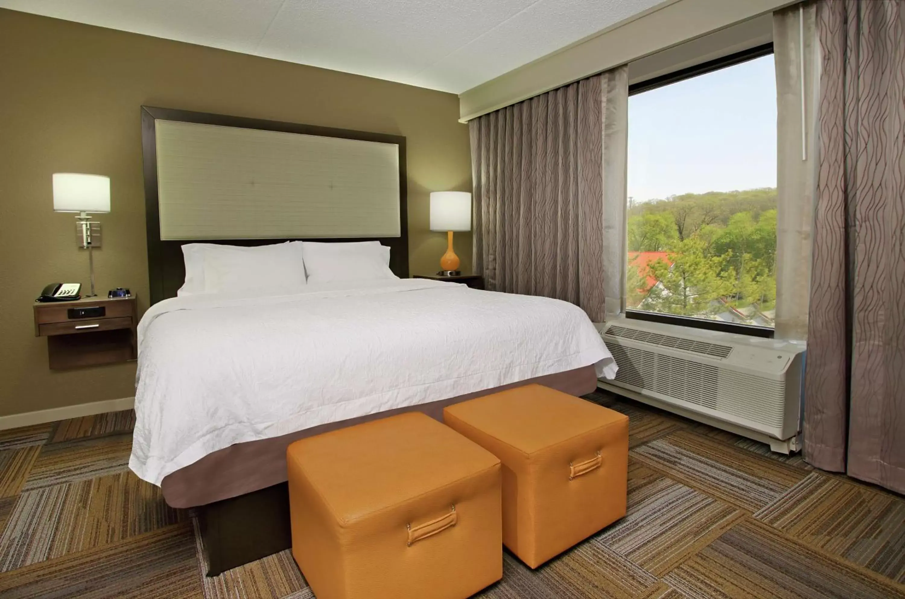 Bed in Hampton Inn Philadelphia-Great Valley