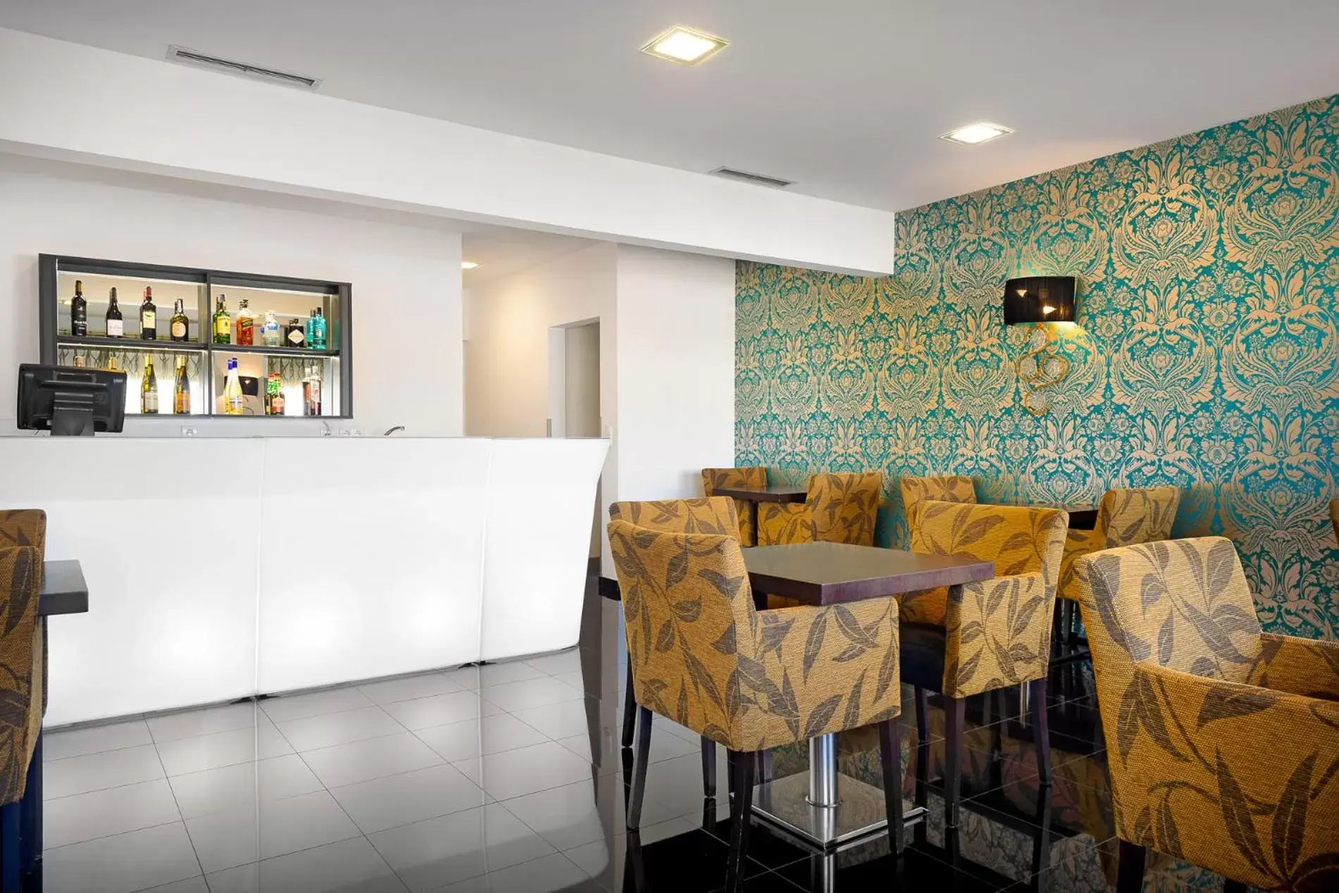 Communal lounge/ TV room, Lounge/Bar in Hotel DAH - Dom Afonso Henriques