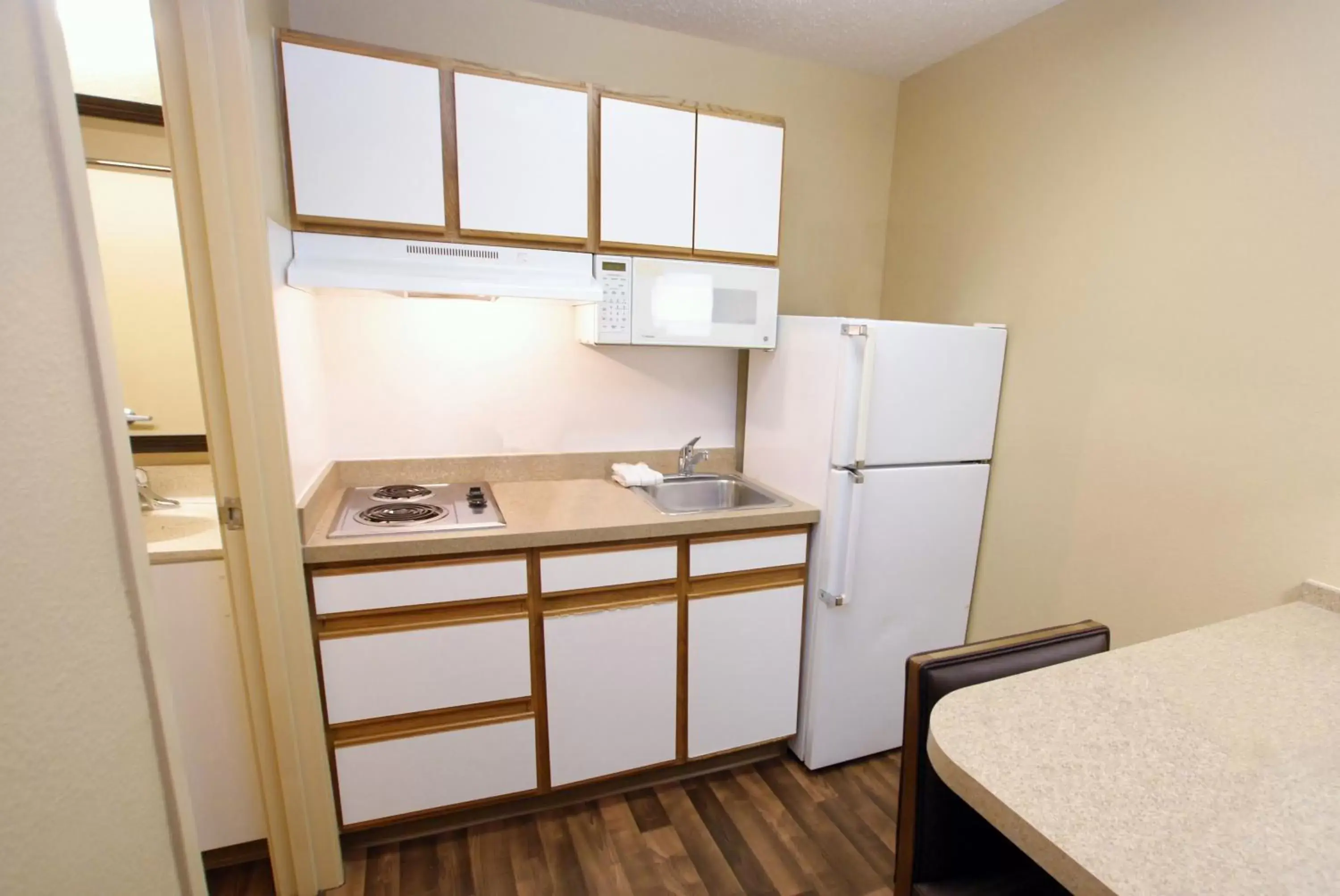 Kitchen or kitchenette, Kitchen/Kitchenette in Extended Stay America Suites - Nashville - Franklin - Cool Springs