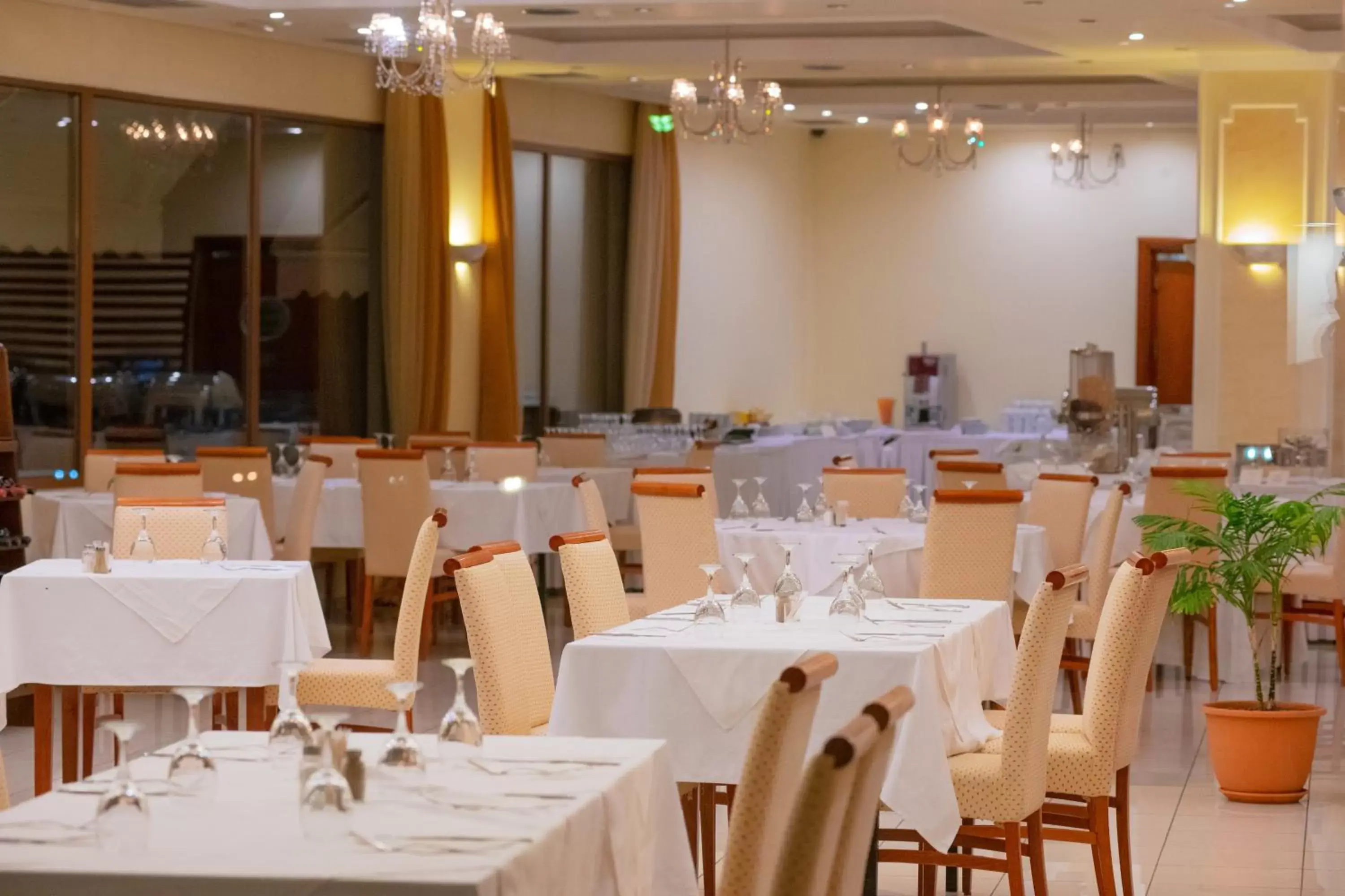 Restaurant/Places to Eat in Nefeli Hotel