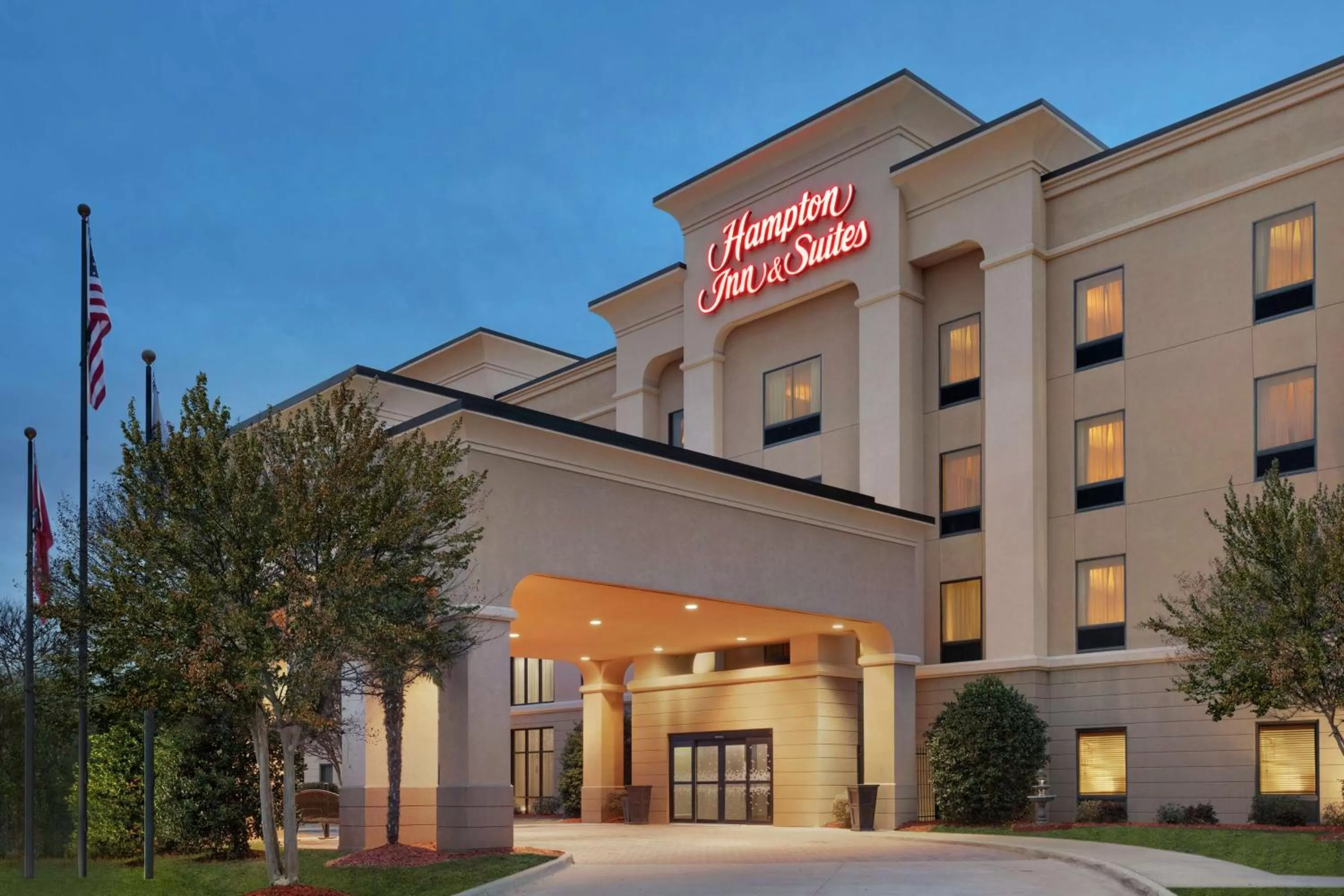Property building in Hampton Inn & Suites Pine Bluff