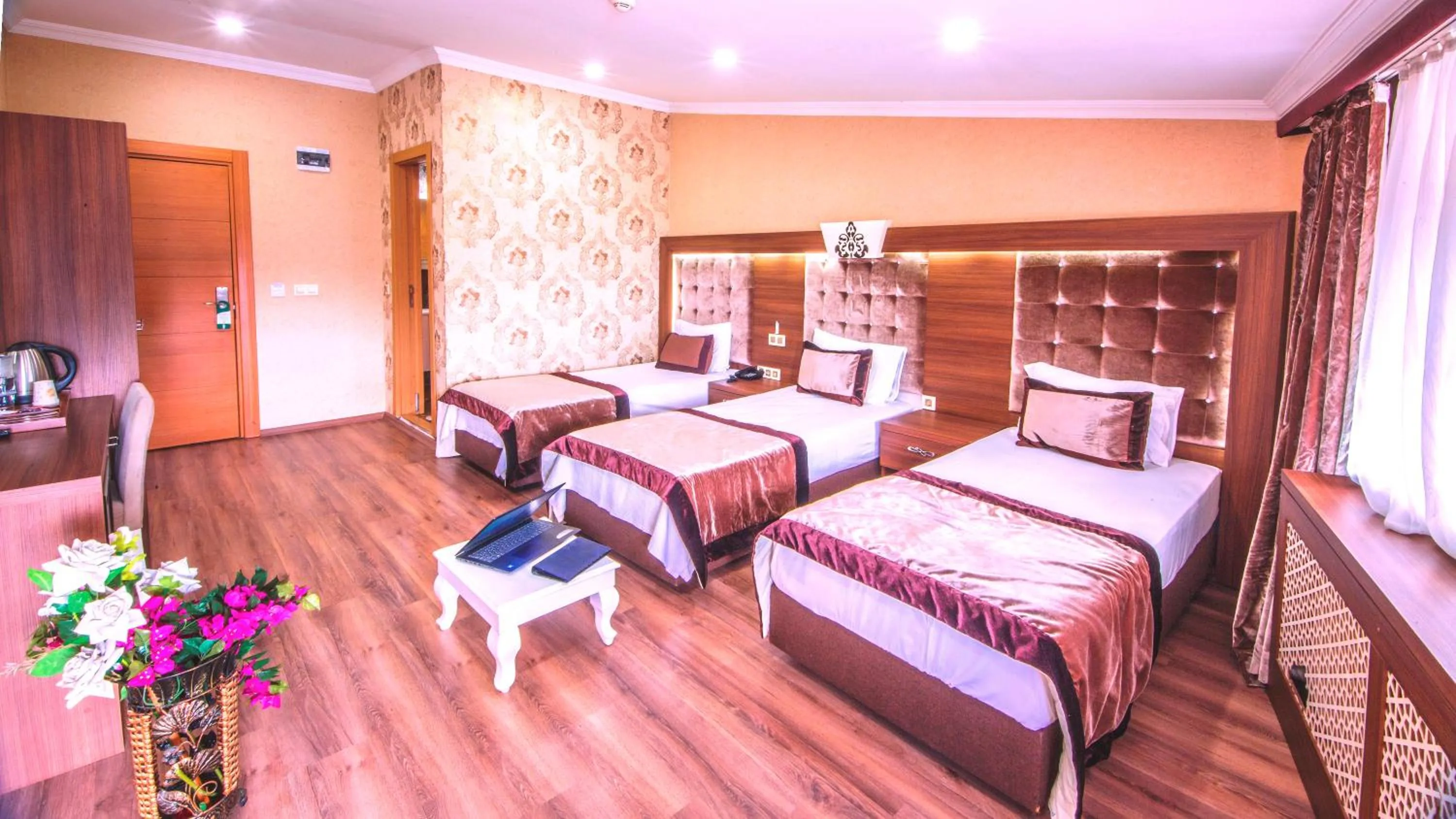 Photo of the whole room, Bed in Montagna Hera Hotel Taksim