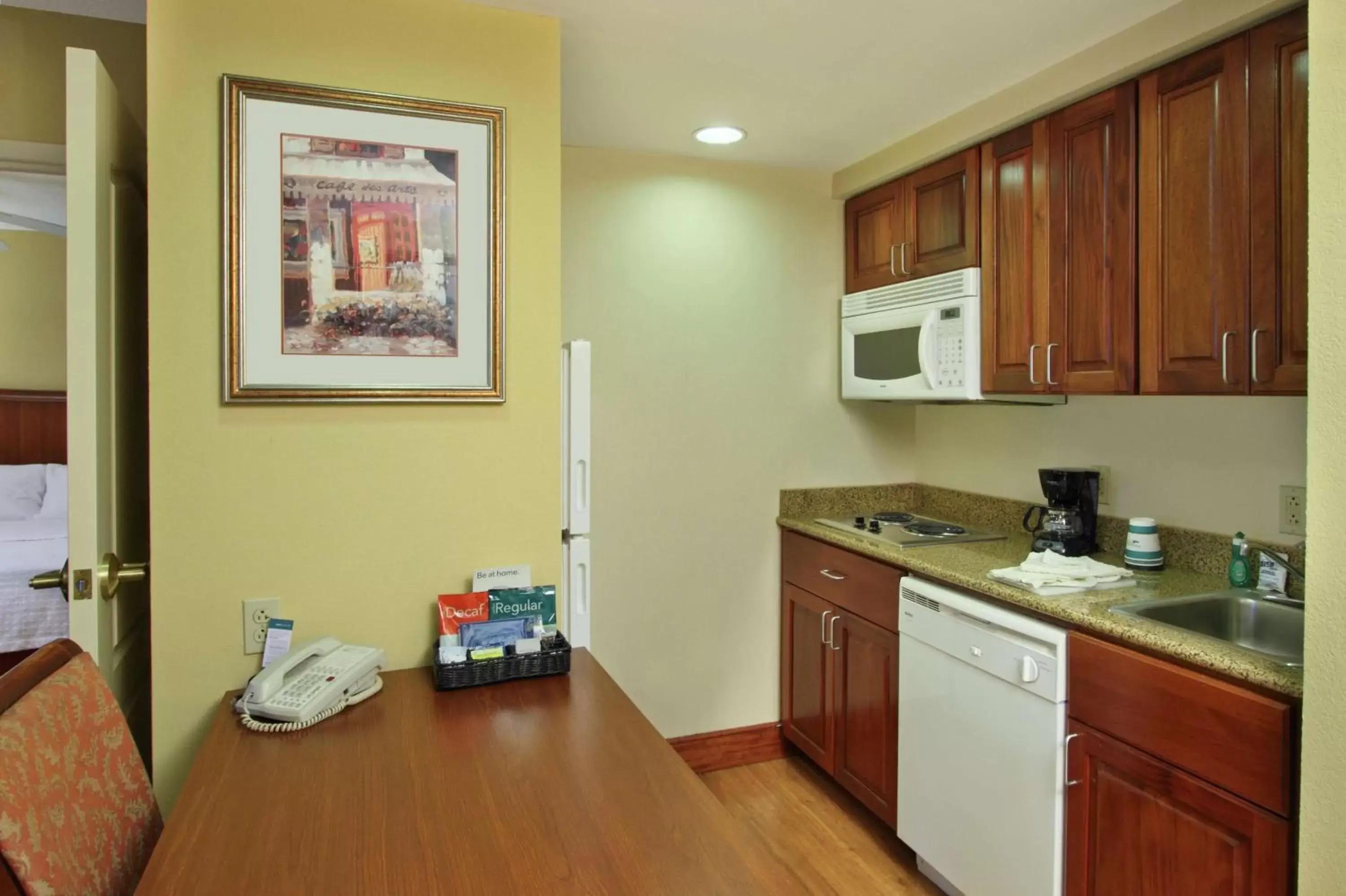 Kitchen or kitchenette, Kitchen/Kitchenette in Homewood Suites by Hilton Chesapeake - Greenbrier