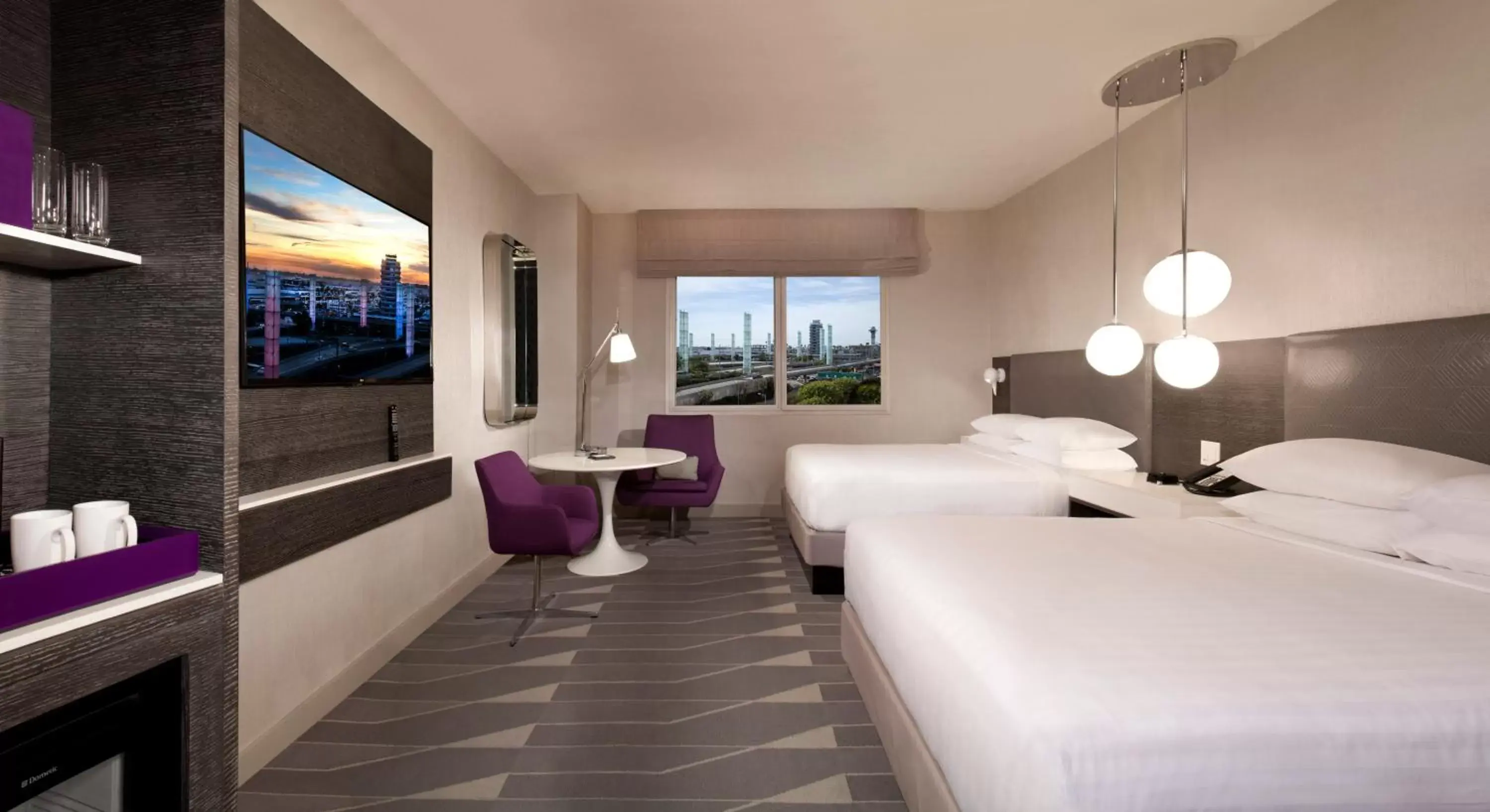 Queen Room with Two Queen Beds and City View - High Floor in Hyatt Regency Los Angeles International Airport