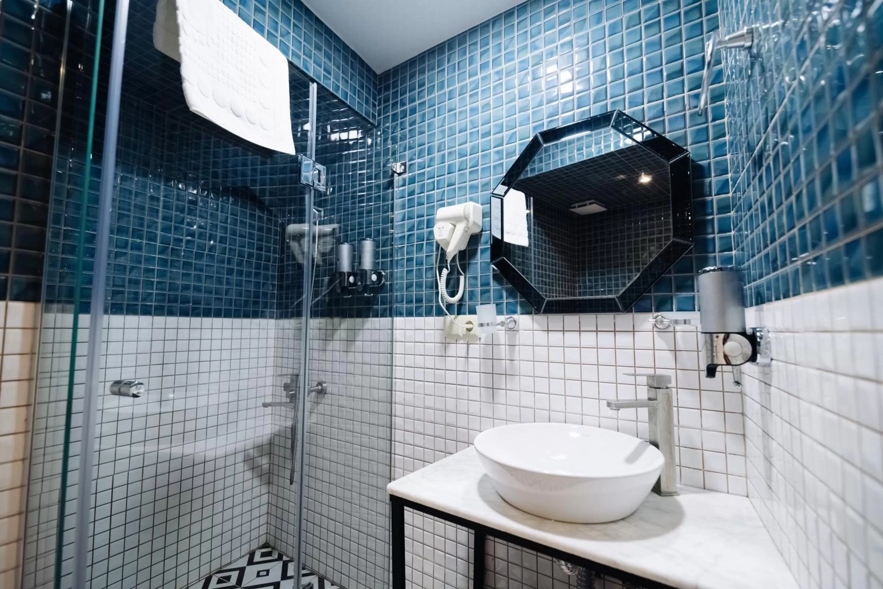 Bathroom in Royal Plaza Hotel