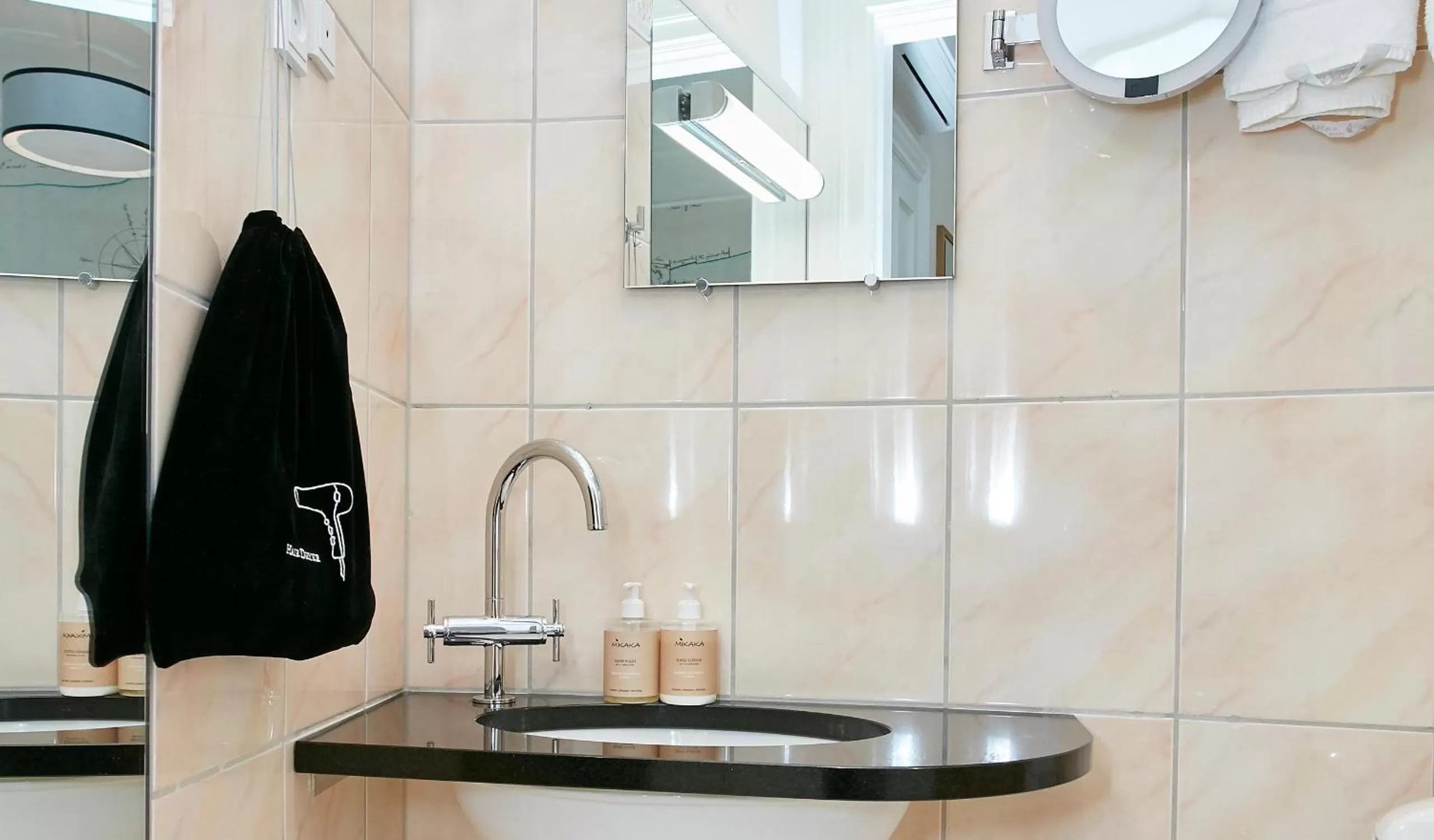 Bathroom in Jørgensens Hotel