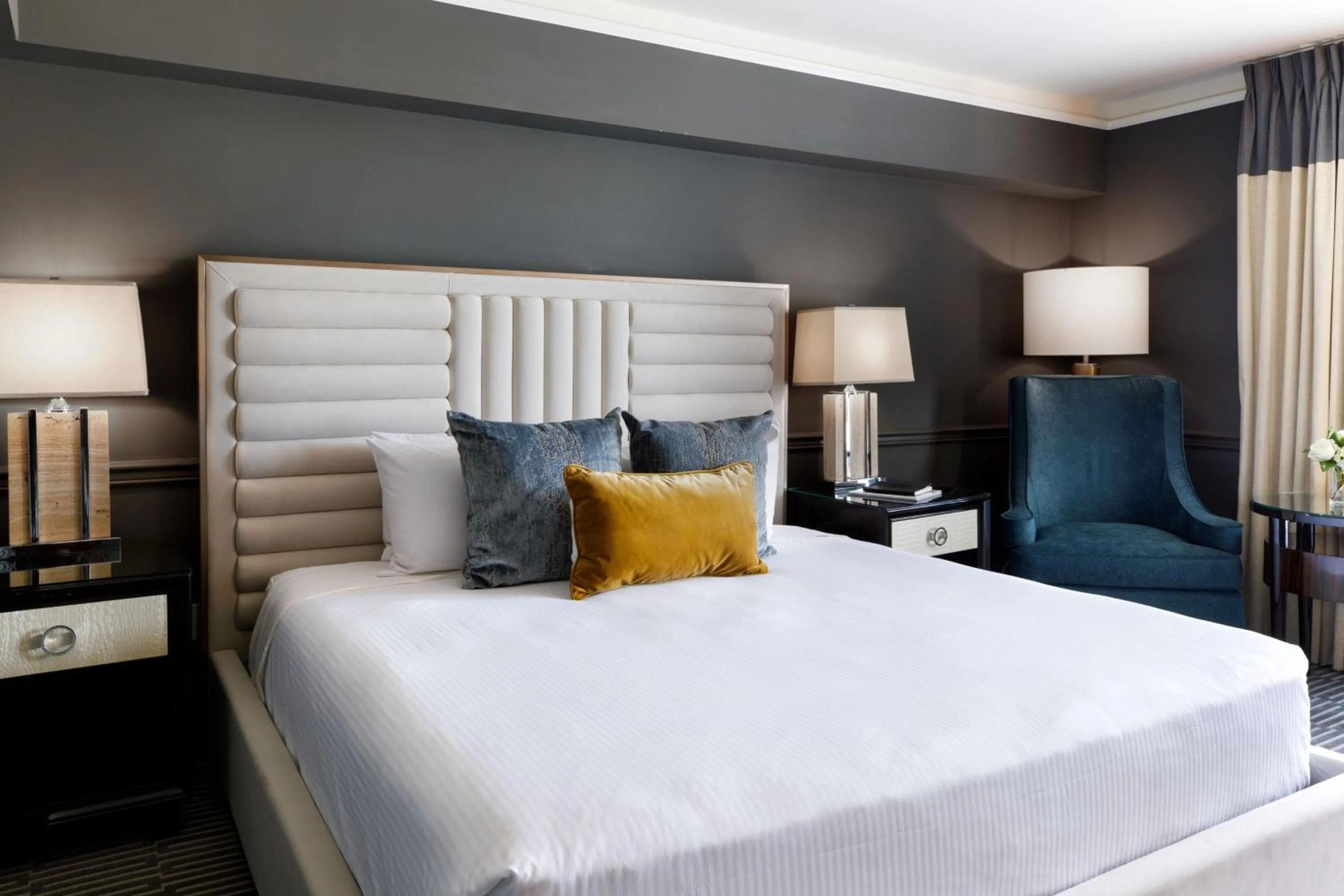 Photo of the whole room, Bed in Ambassador Hotel Tulsa, Autograph Collection