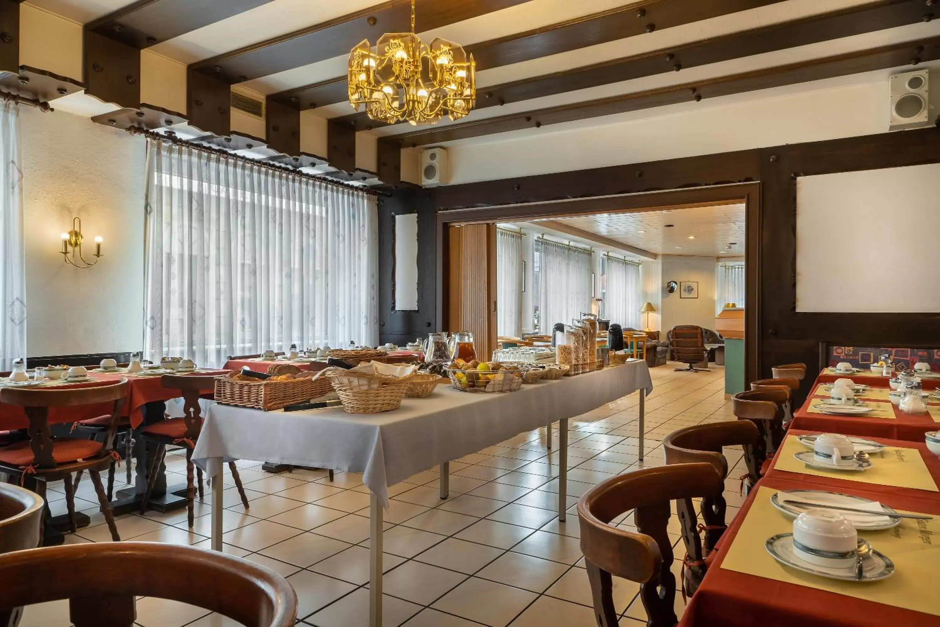 Buffet breakfast, Restaurant/Places to Eat in Novum Hotel Engelbertz