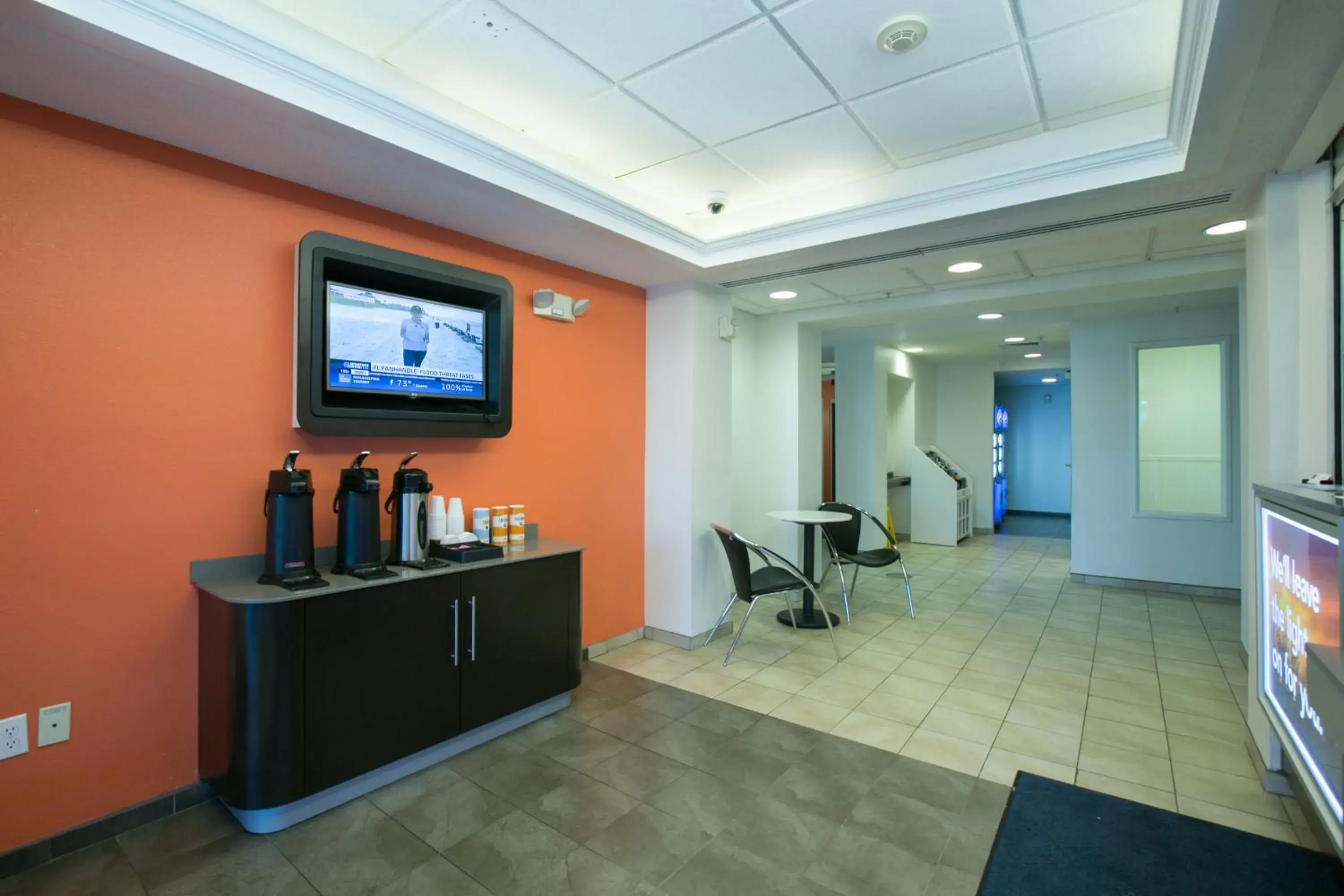 Lobby or reception in Motel 6-Brooklyn Center, MN - Minneapolis Lobby or reception in Motel 6-Brooklyn Center, MN - Minneapolis