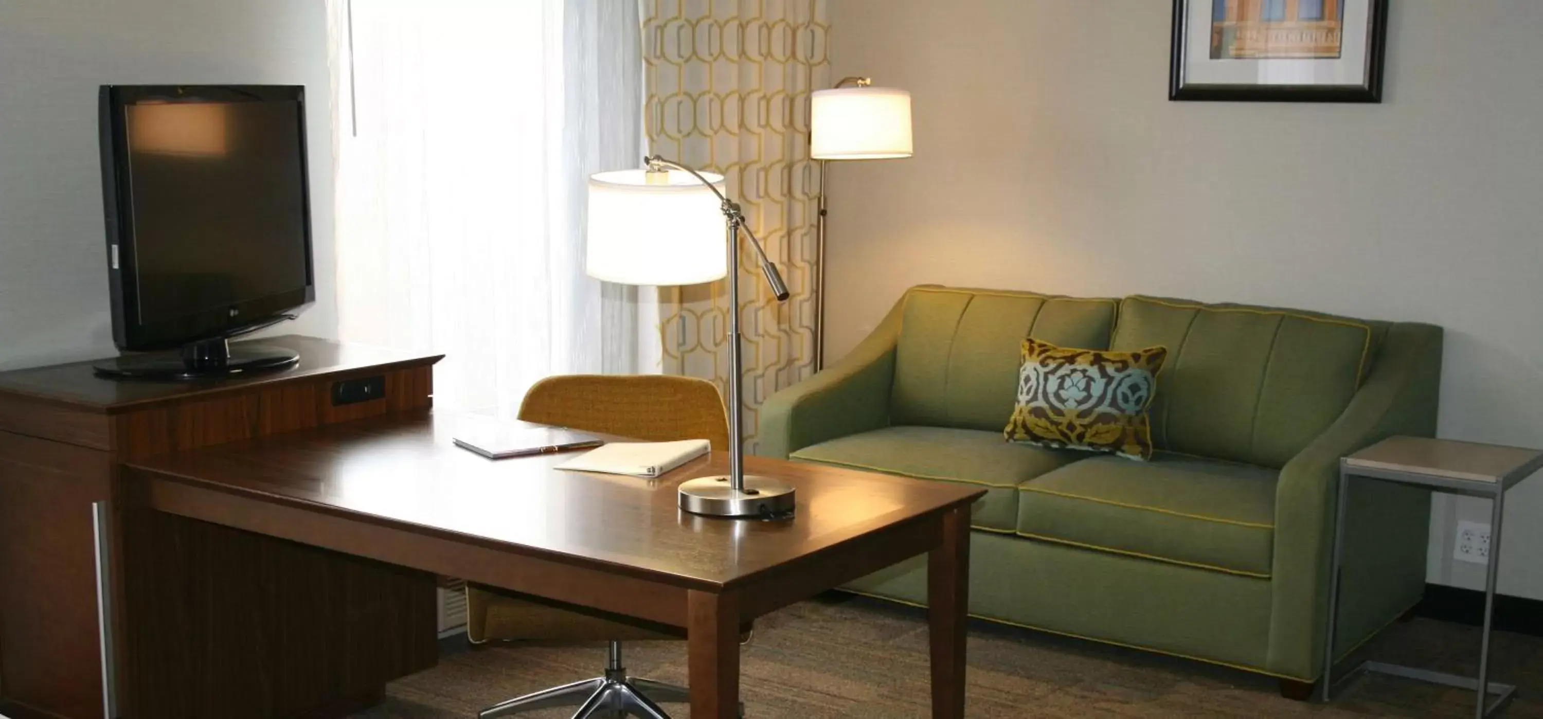 Living room, Seating Area in Hampton Inn & Suites Columbus Hilliard