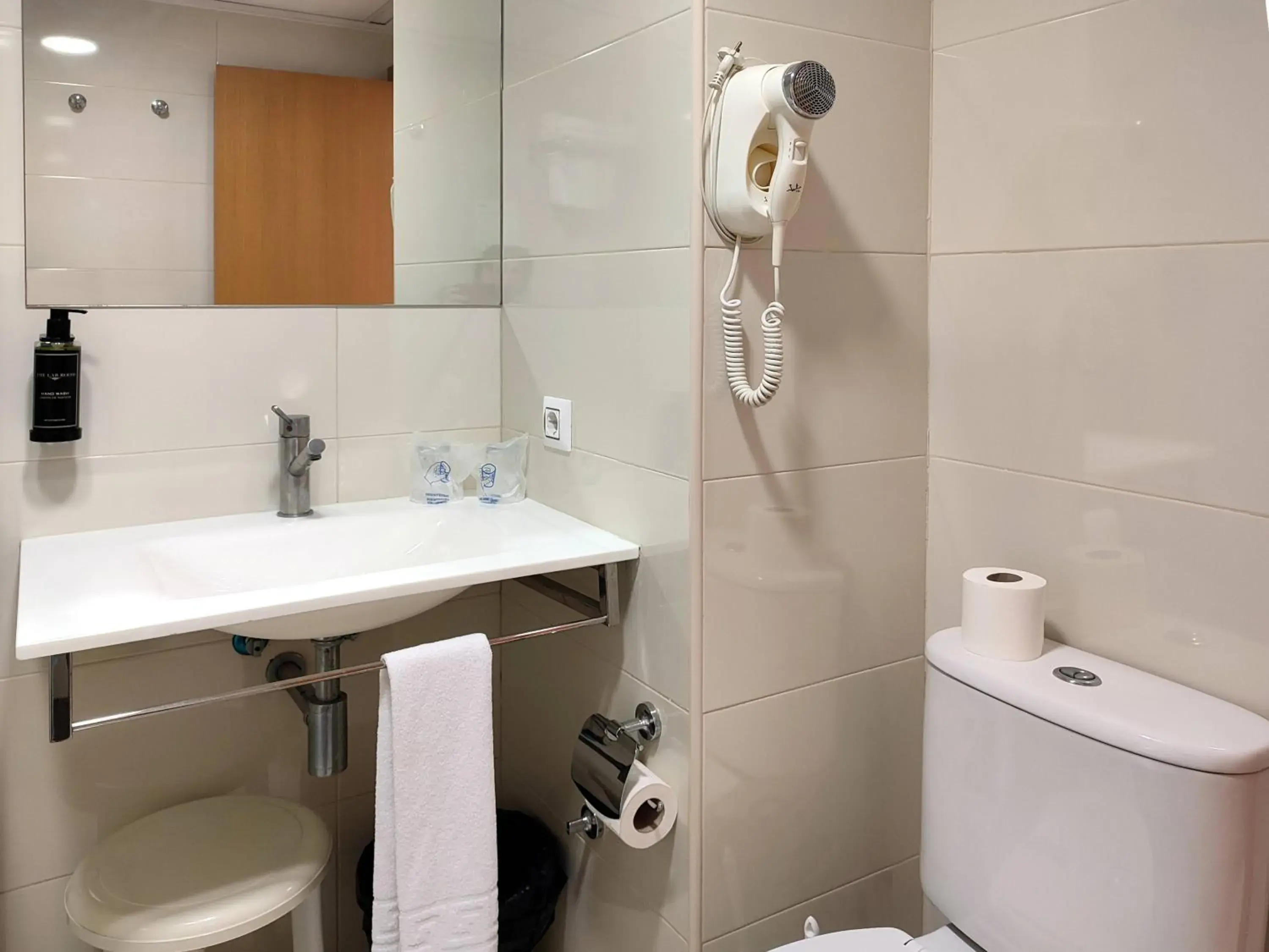 Toilet, Bathroom in Hotel Porto