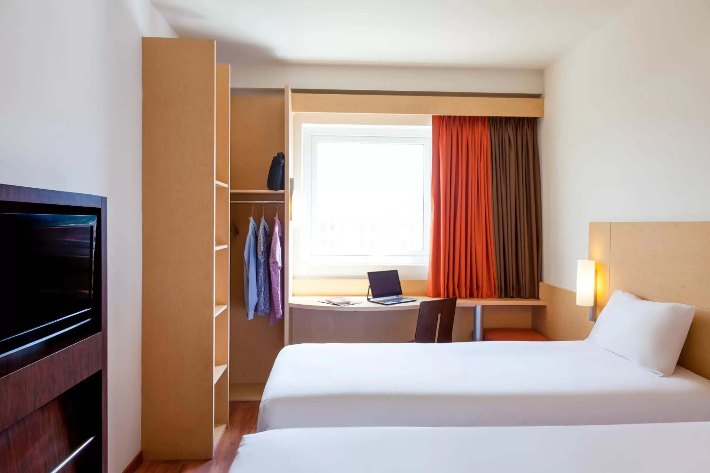 Day, Bed in Ibis Hermosillo