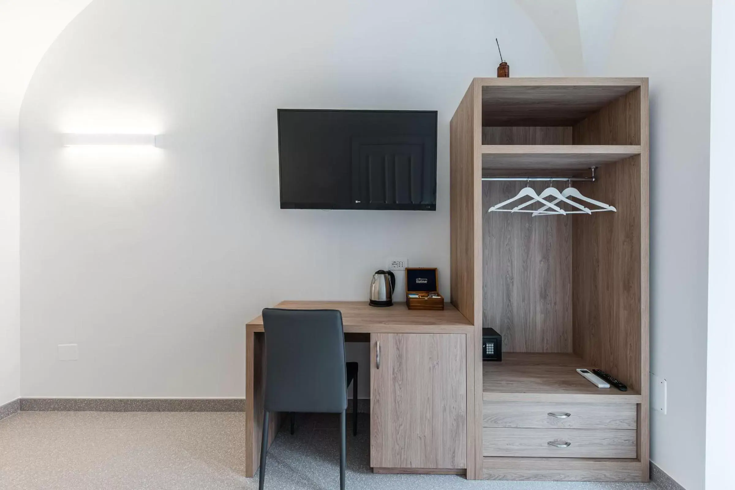 wardrobe, TV/Entertainment Center in Dimora dei Celestini