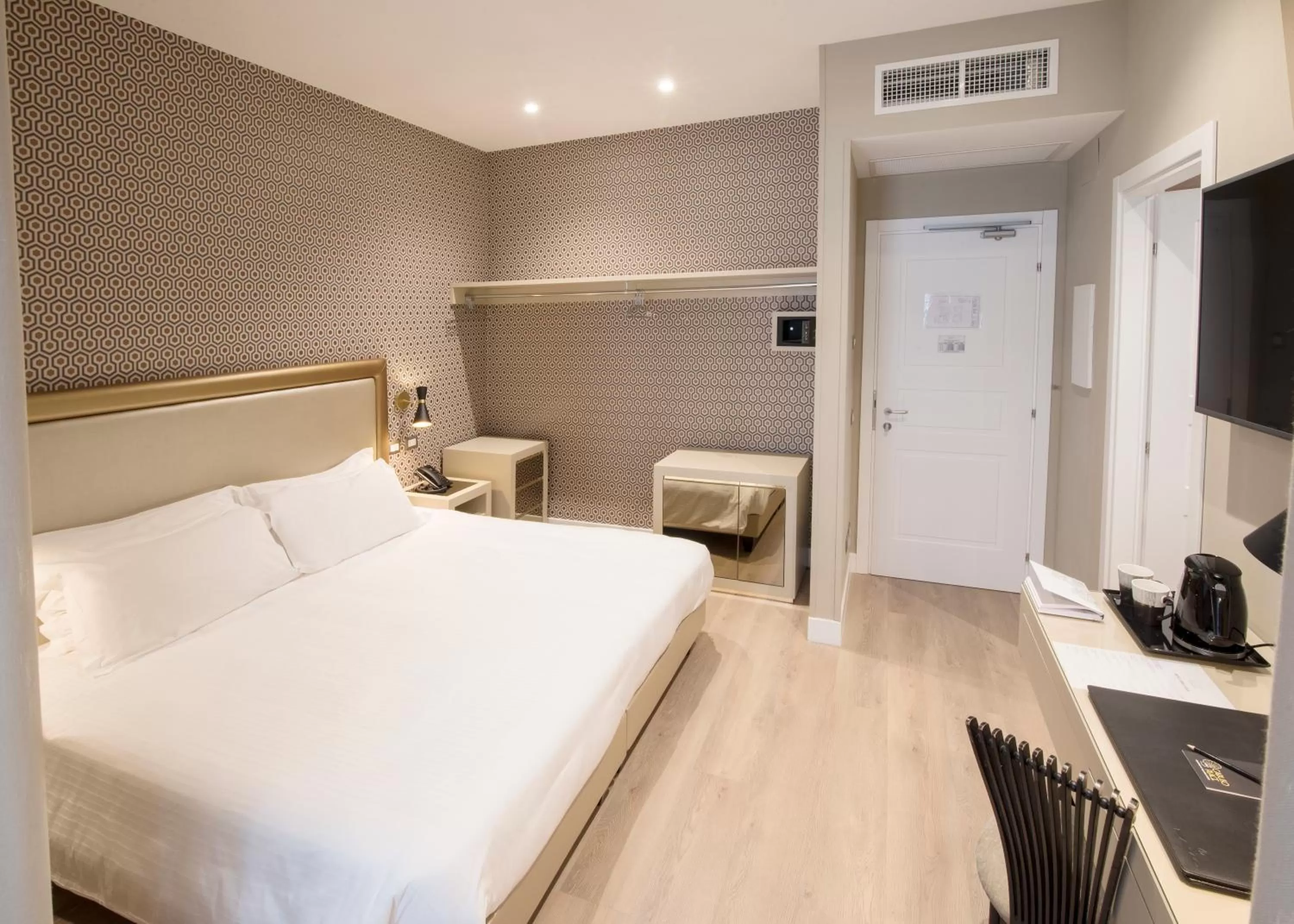 Photo of the whole room, Bed in Caruso Place Luxury Rooms & Suites