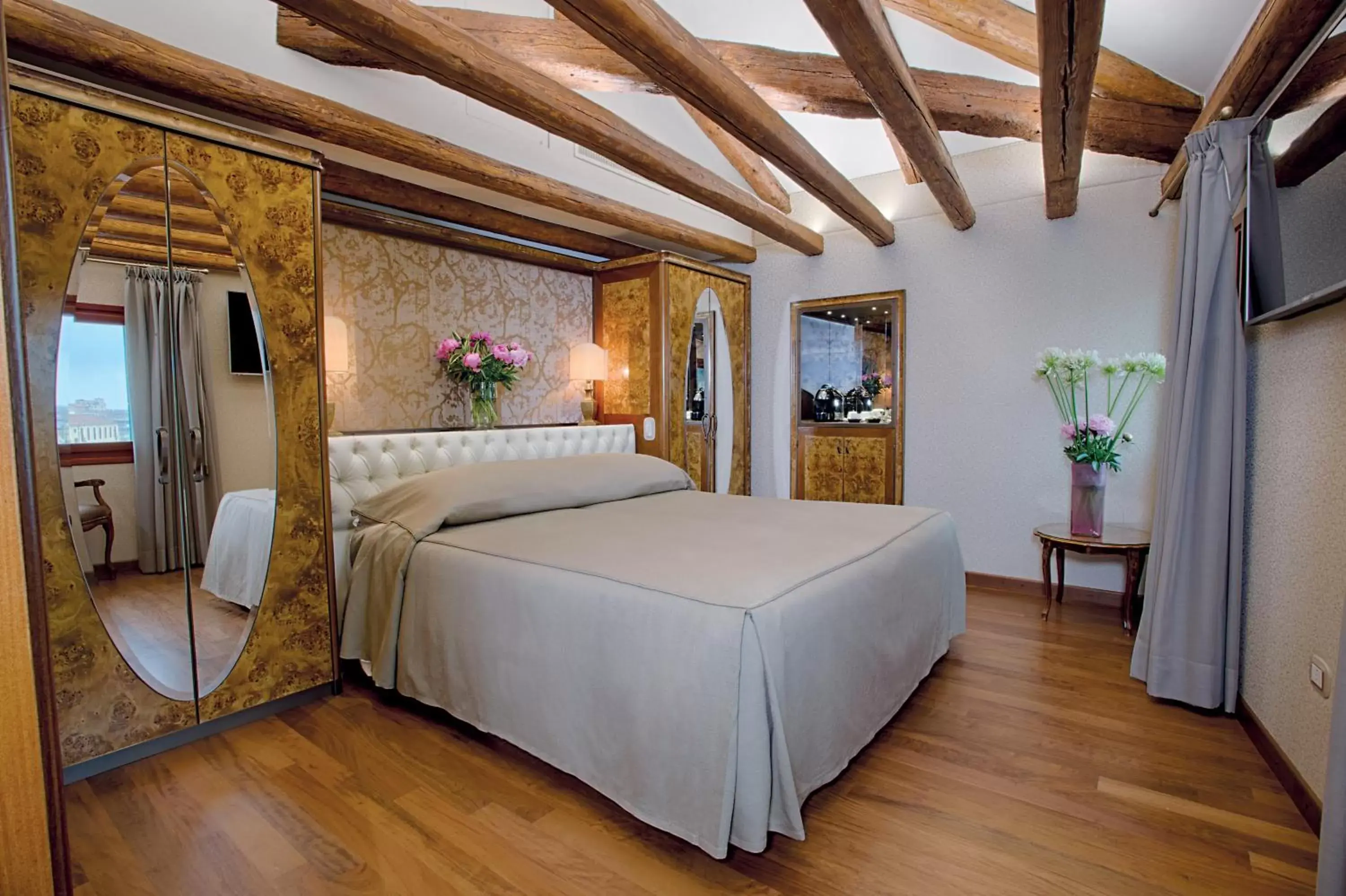Bed in Hotel Santa Chiara