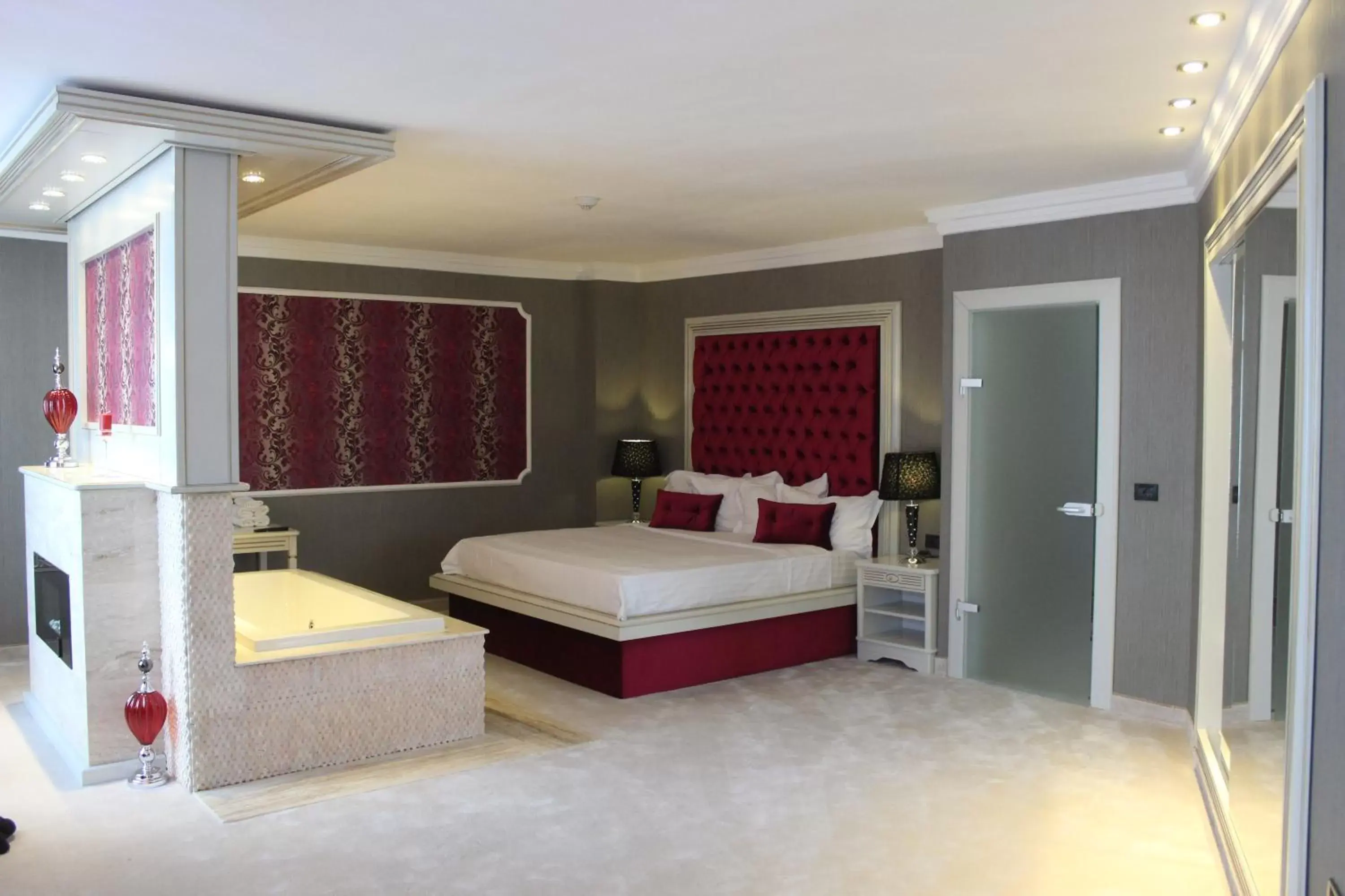 Bedroom, Bed in Phoenicia Grand Hotel