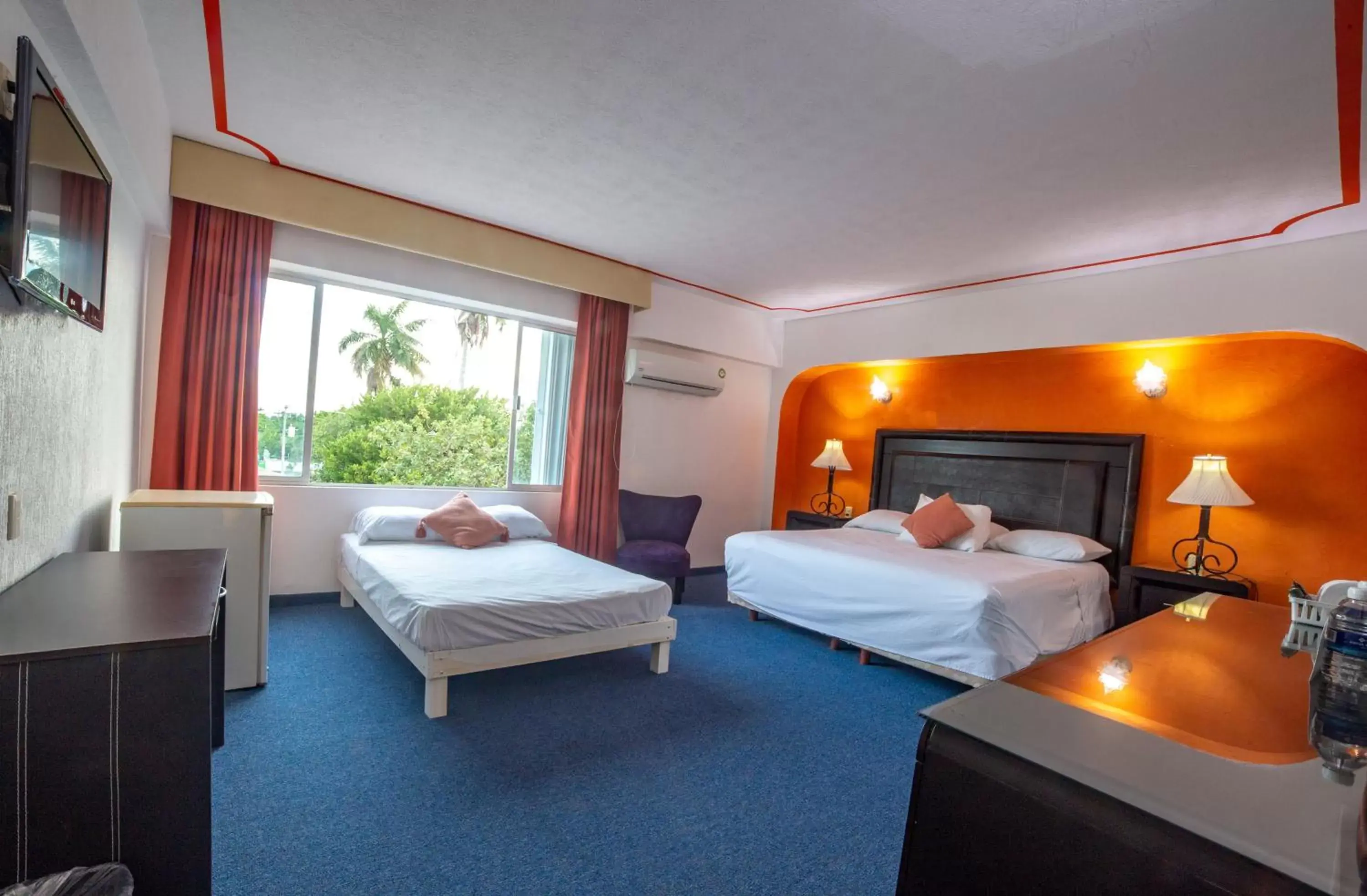 Bedroom, Bed in Caribe Princess