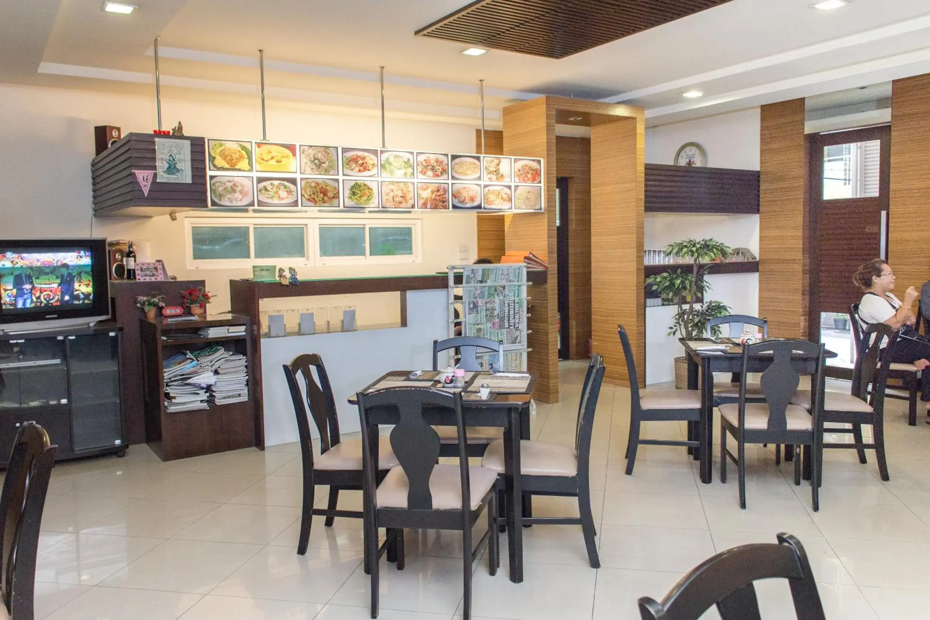 Restaurant/places to eat in K.V.Mansion Restaurant/places to eat in K.V.Mansion