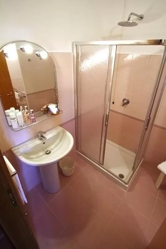 Shower in Hotel Kristina