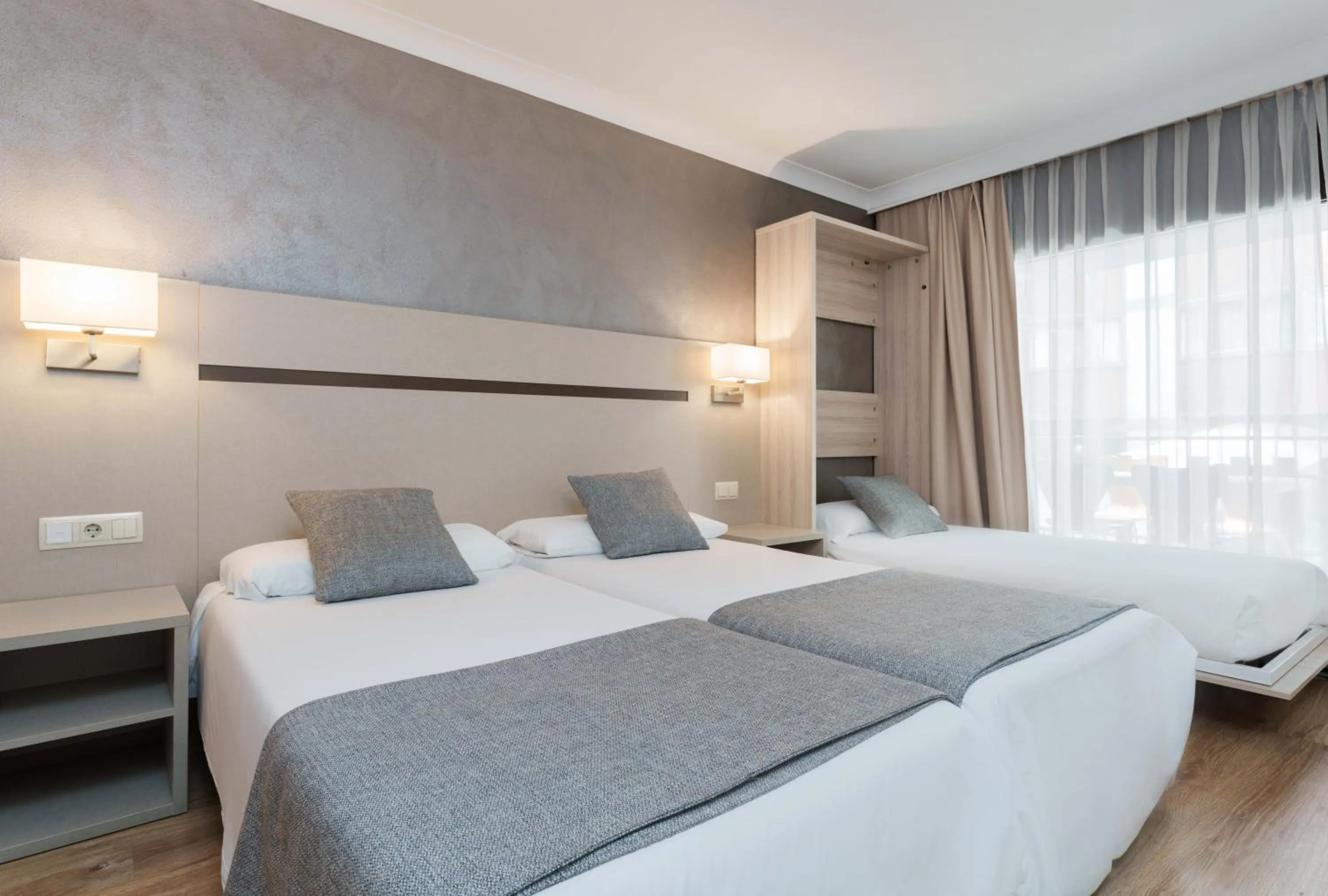 Bed in Hotel & Aparthotel Cosmos