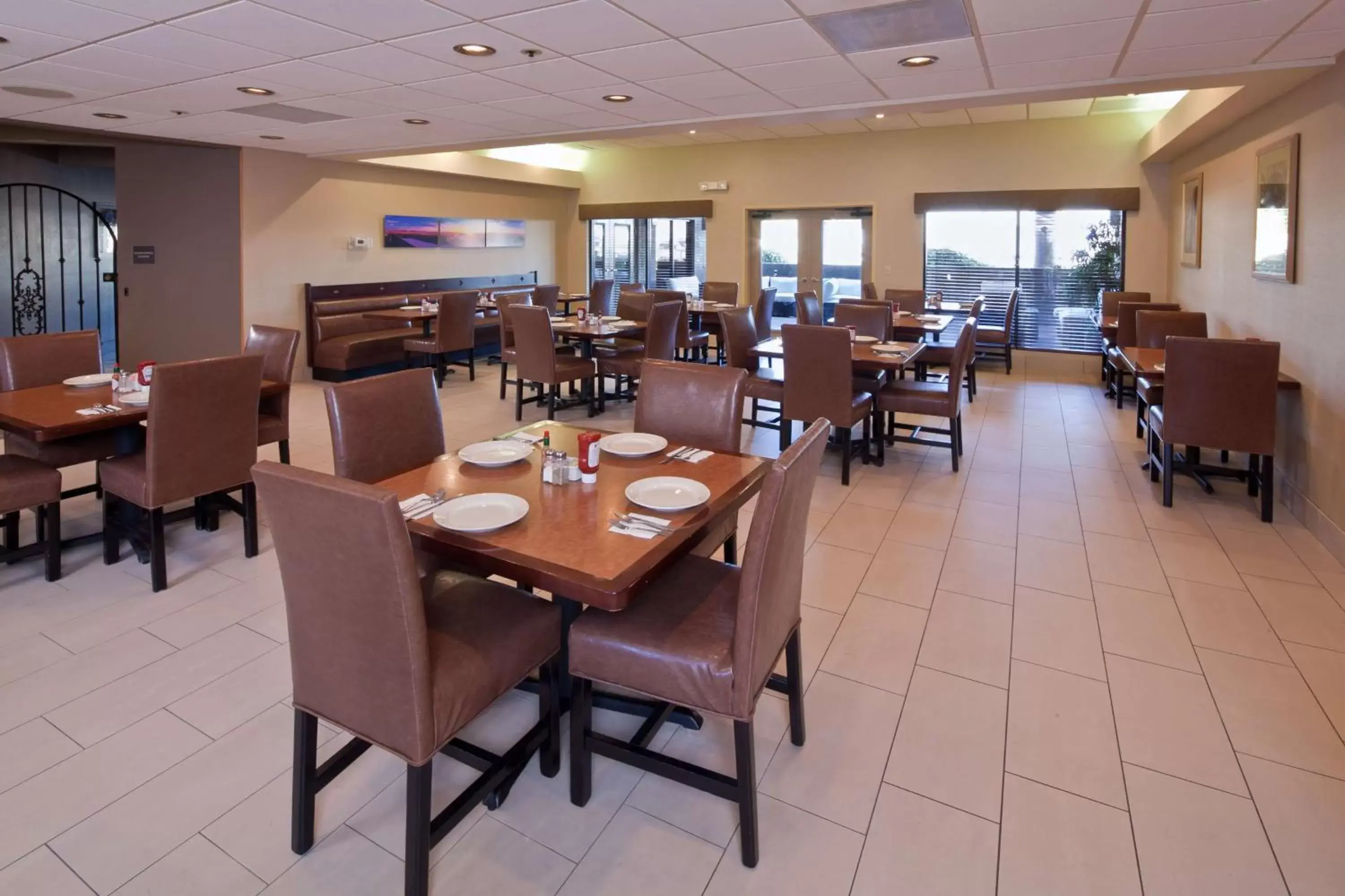 Restaurant/places to eat in Best Western Plus Scottsdale Thunderbird Suites