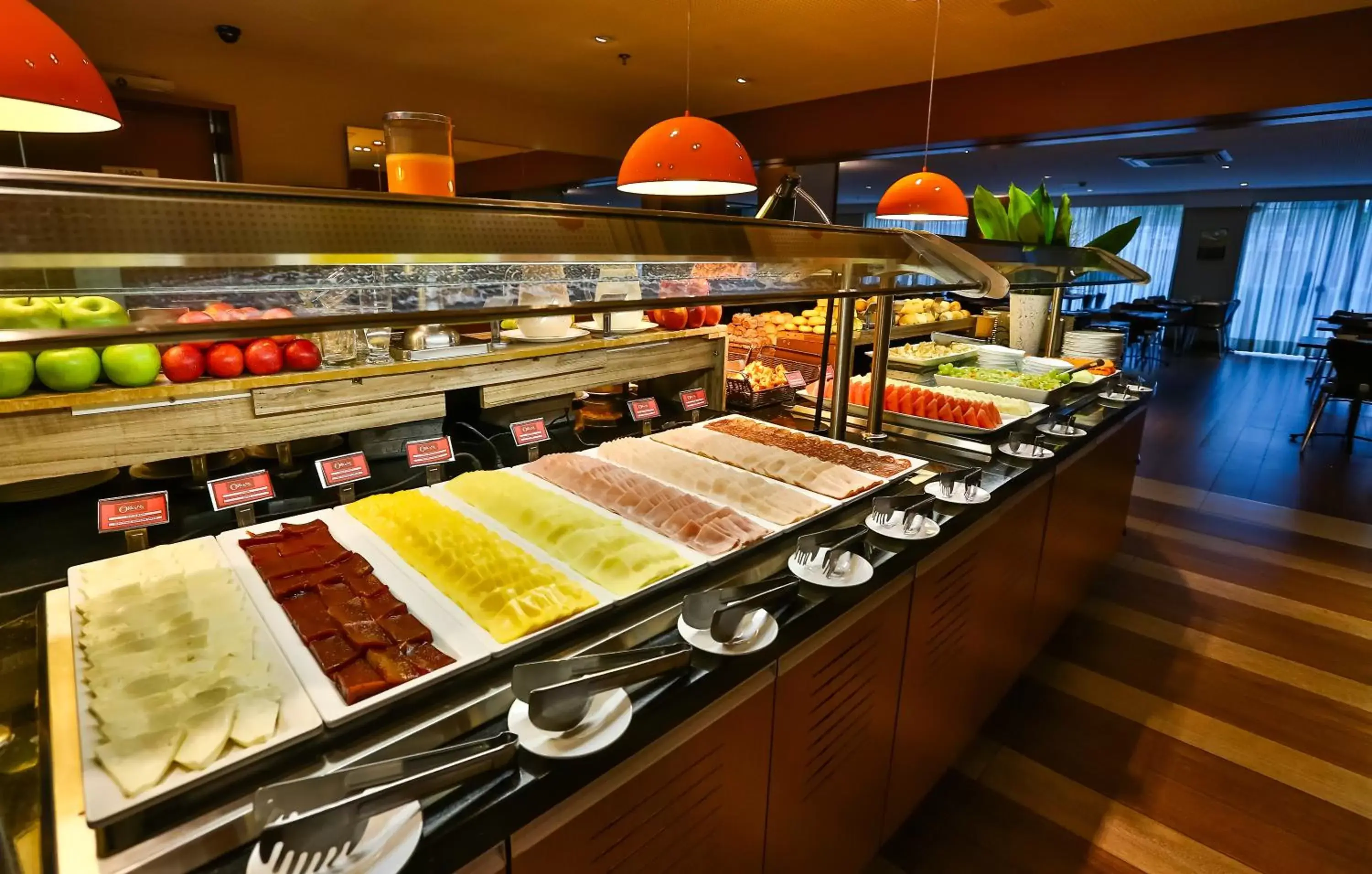 Buffet breakfast in Quality Hotel & Suites Brasília