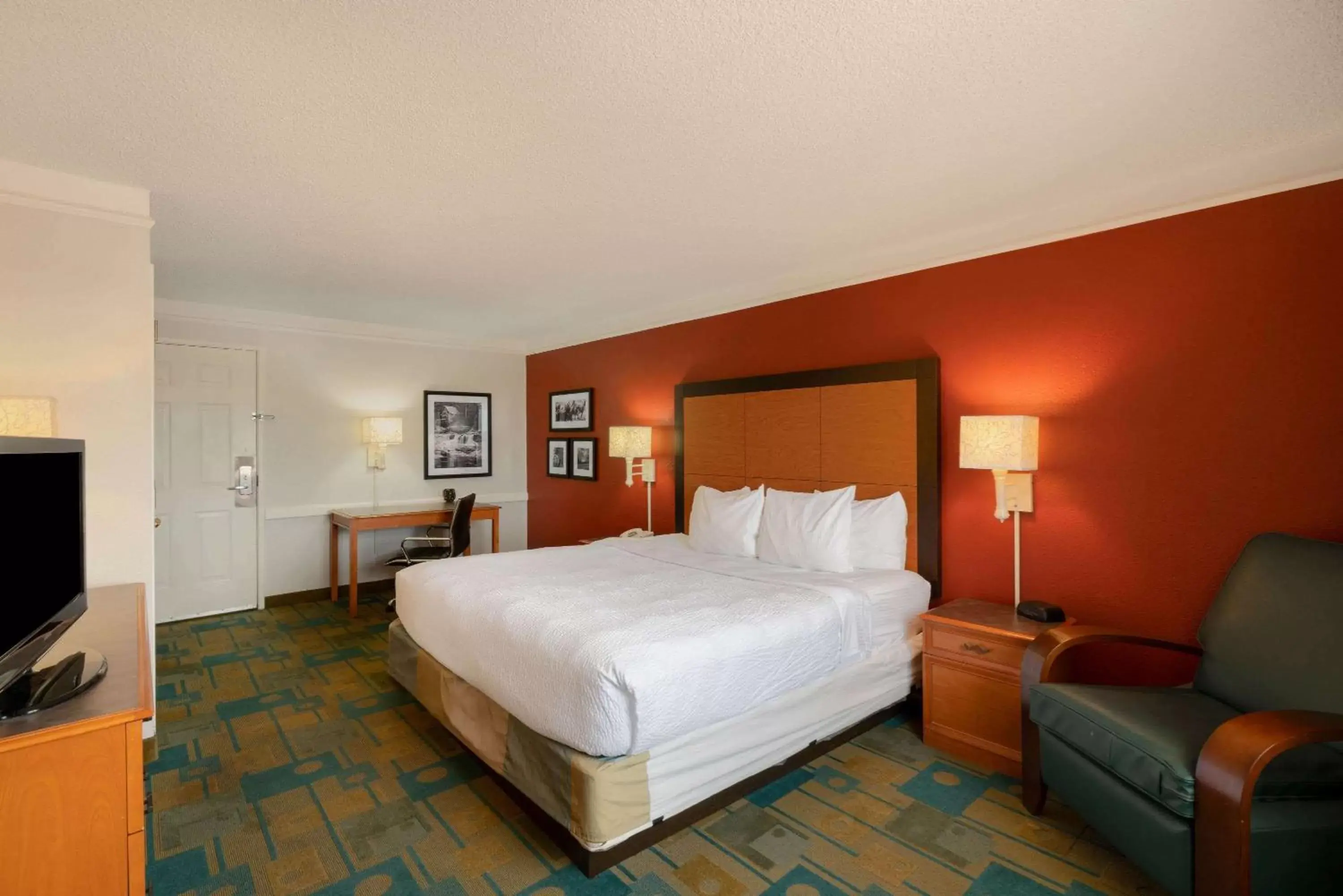 Photo of the whole room, Bed in La Quinta Inn by Wyndham Cheyenne