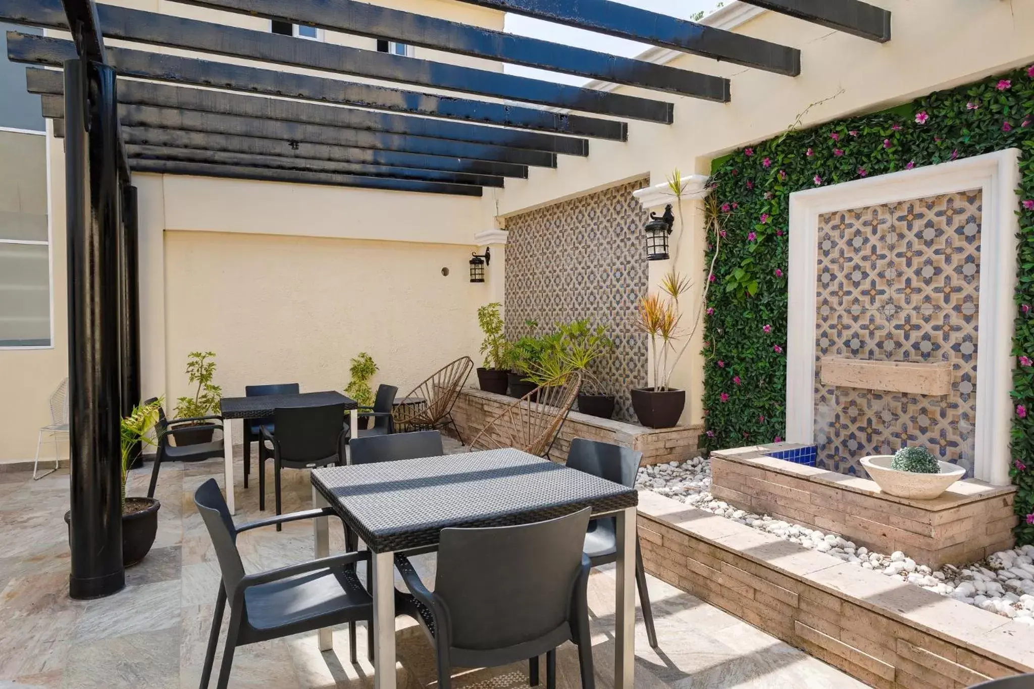 Balcony/Terrace, Dining Area in Gamma Mazatlan The Inn At Centro Historico