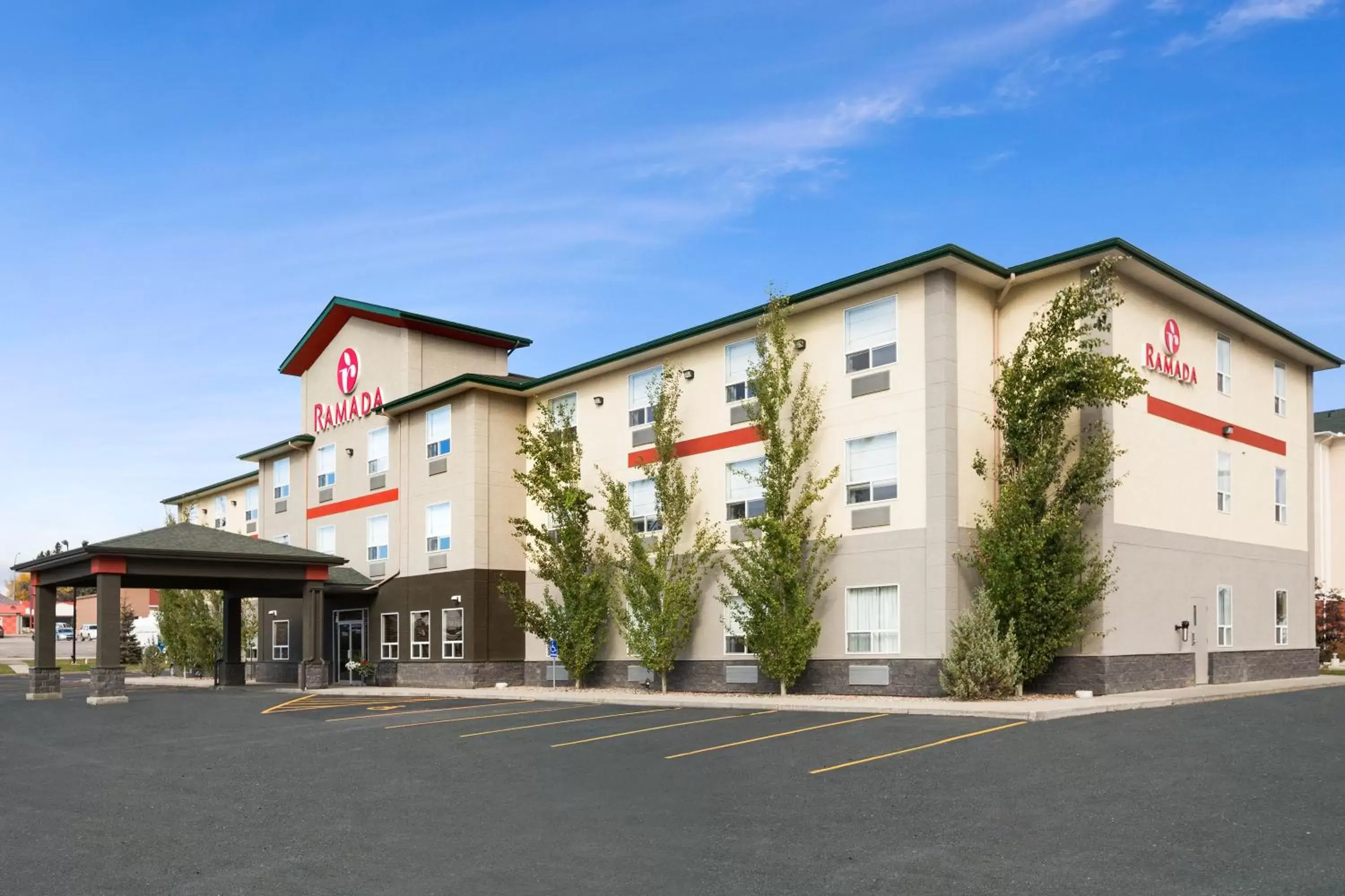 Facade/entrance, Property Building in Ramada by Wyndham Edson