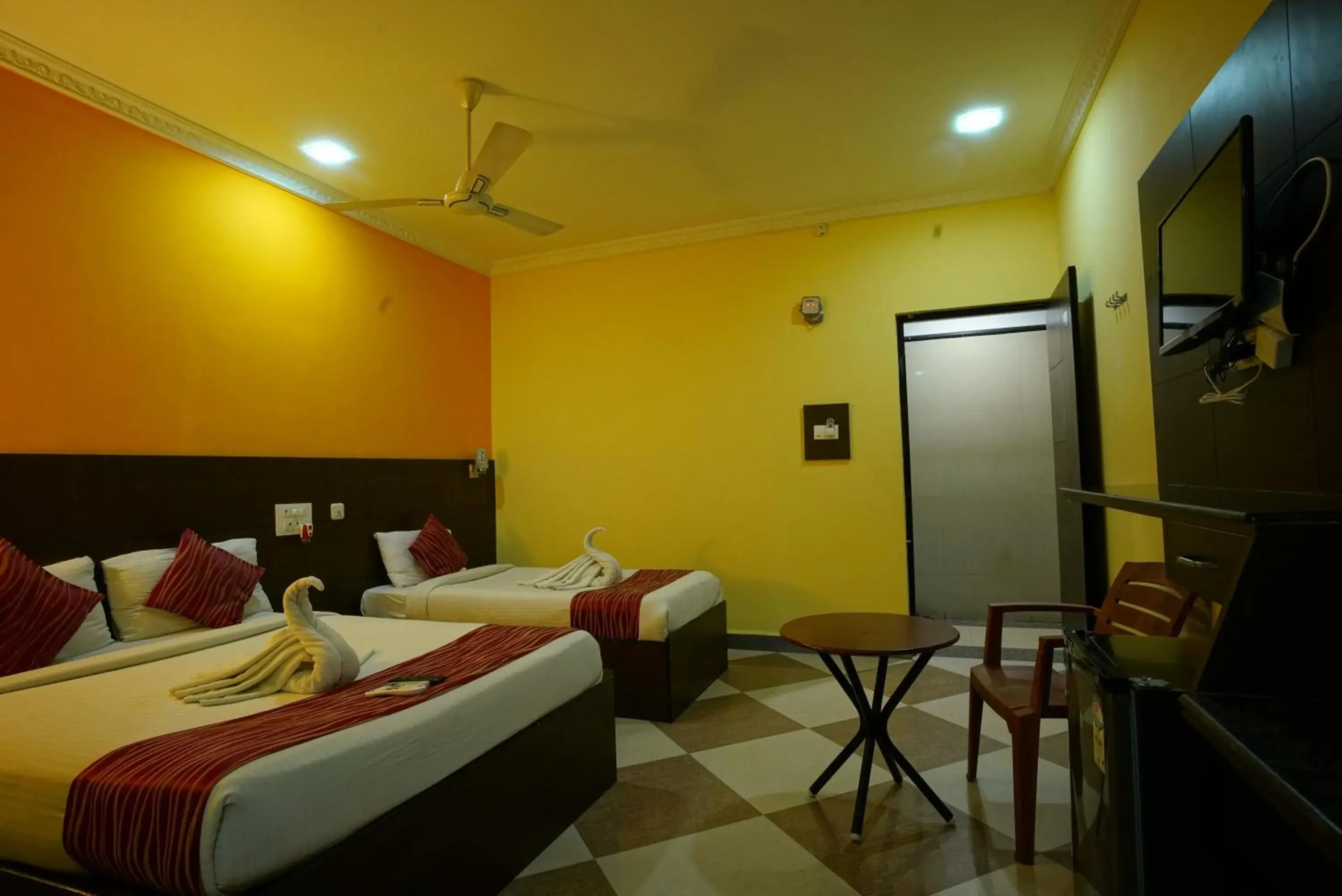 Bed in Season 4 Residences - Teynampet Near Apollo Hospital ,Balaji Dental, US Consulate
