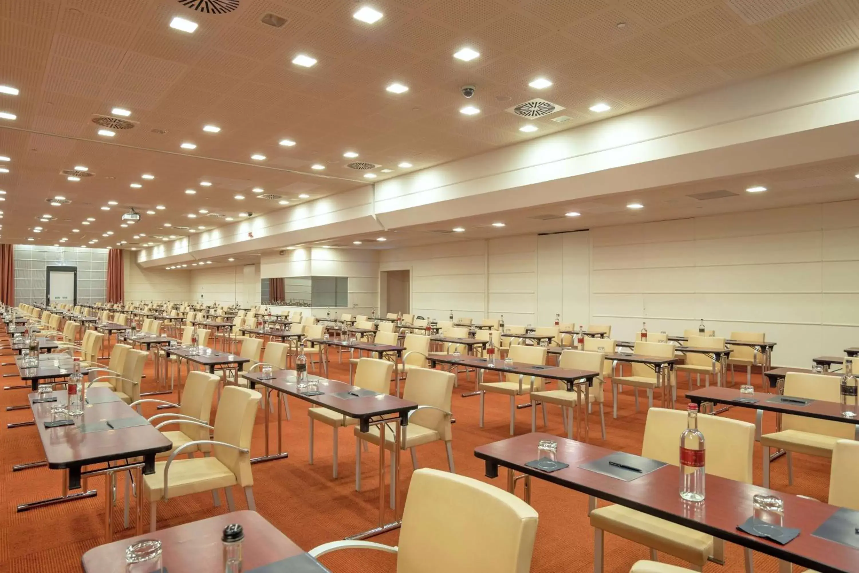 Meeting/conference room, Restaurant/Places to Eat in Hilton Florence Metropole