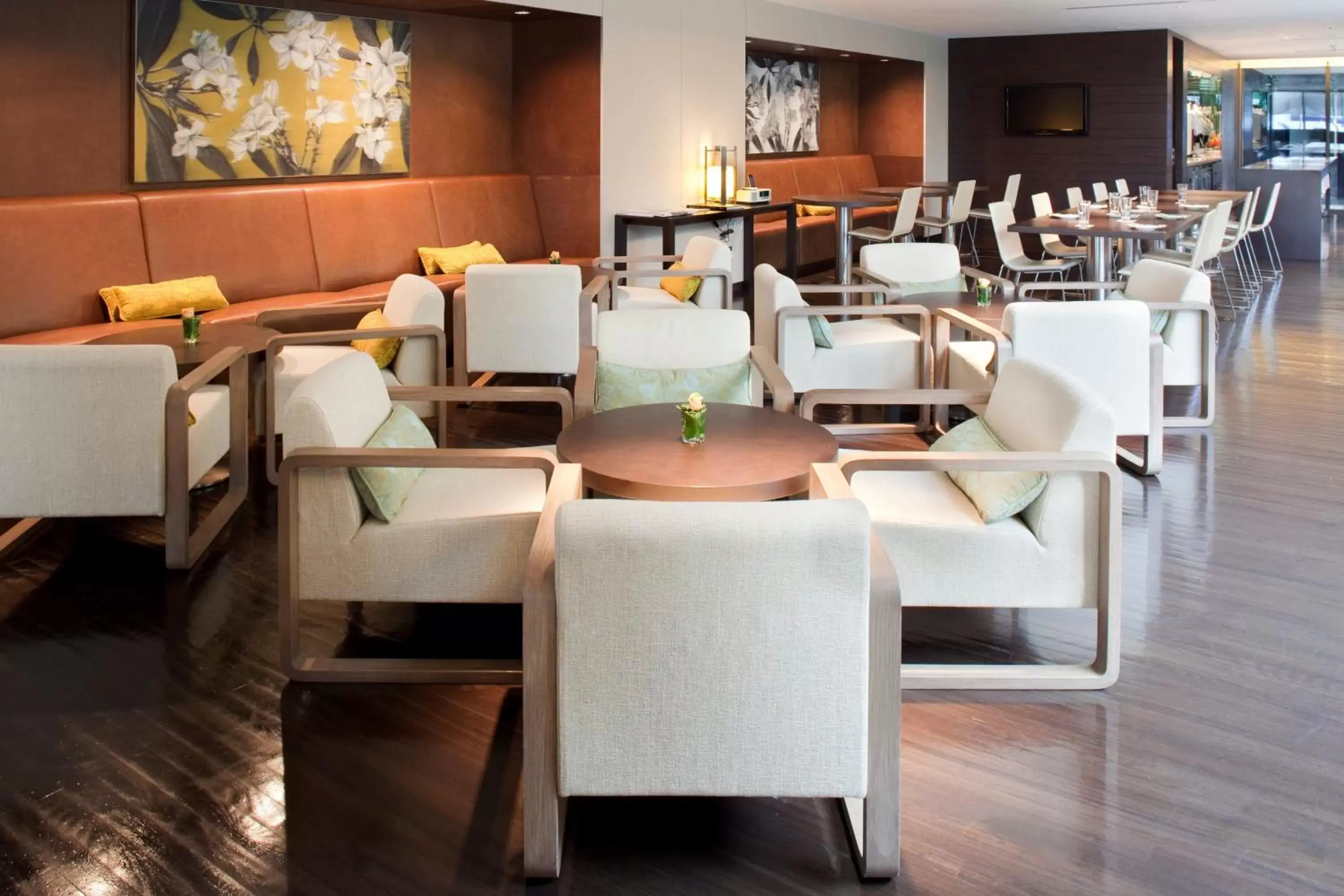 Lounge or bar, Restaurant/Places to Eat in Crowne Plaza Changi Airport, an IHG Hotel