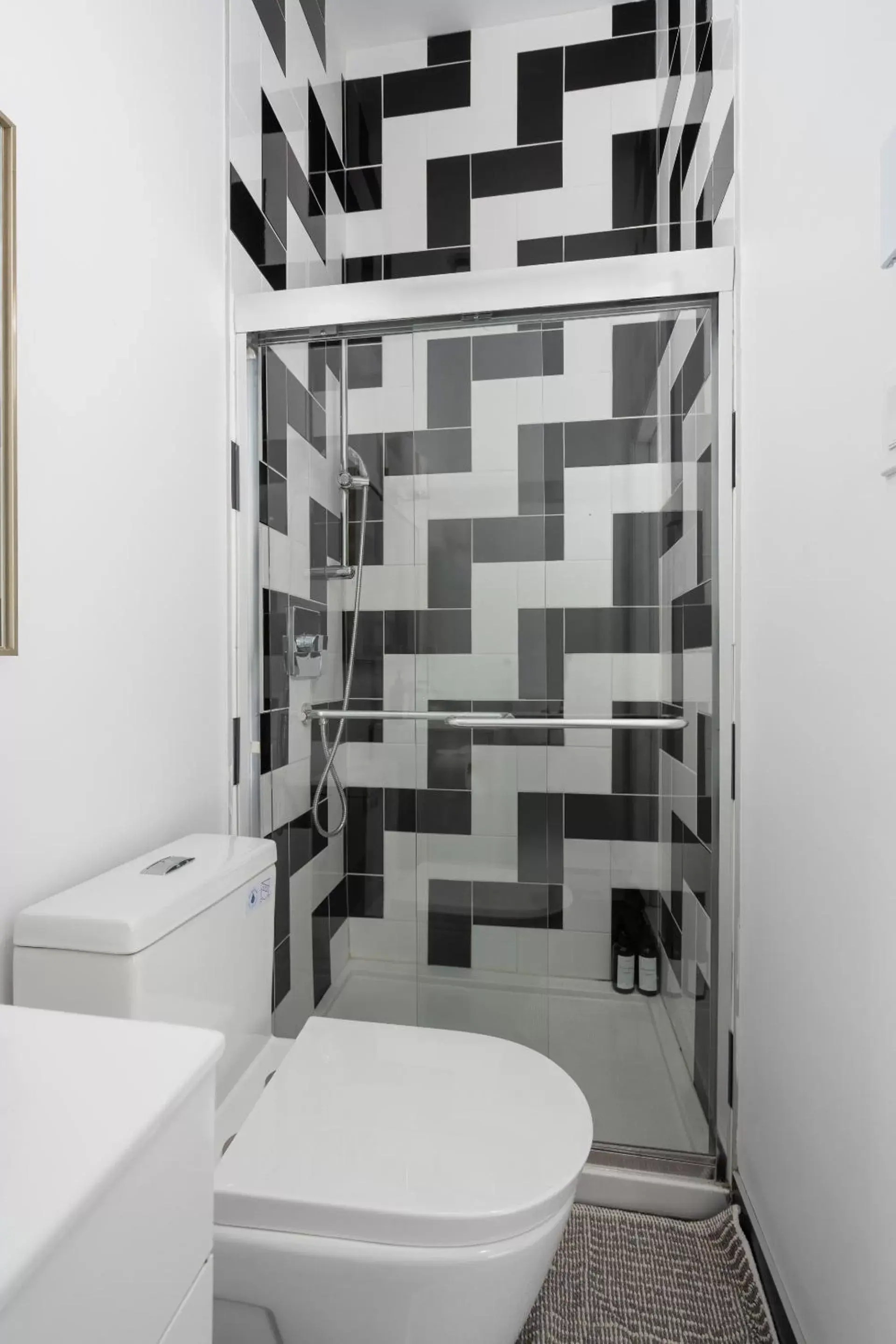 Bathroom in Le Penfield Par Nomade MTL