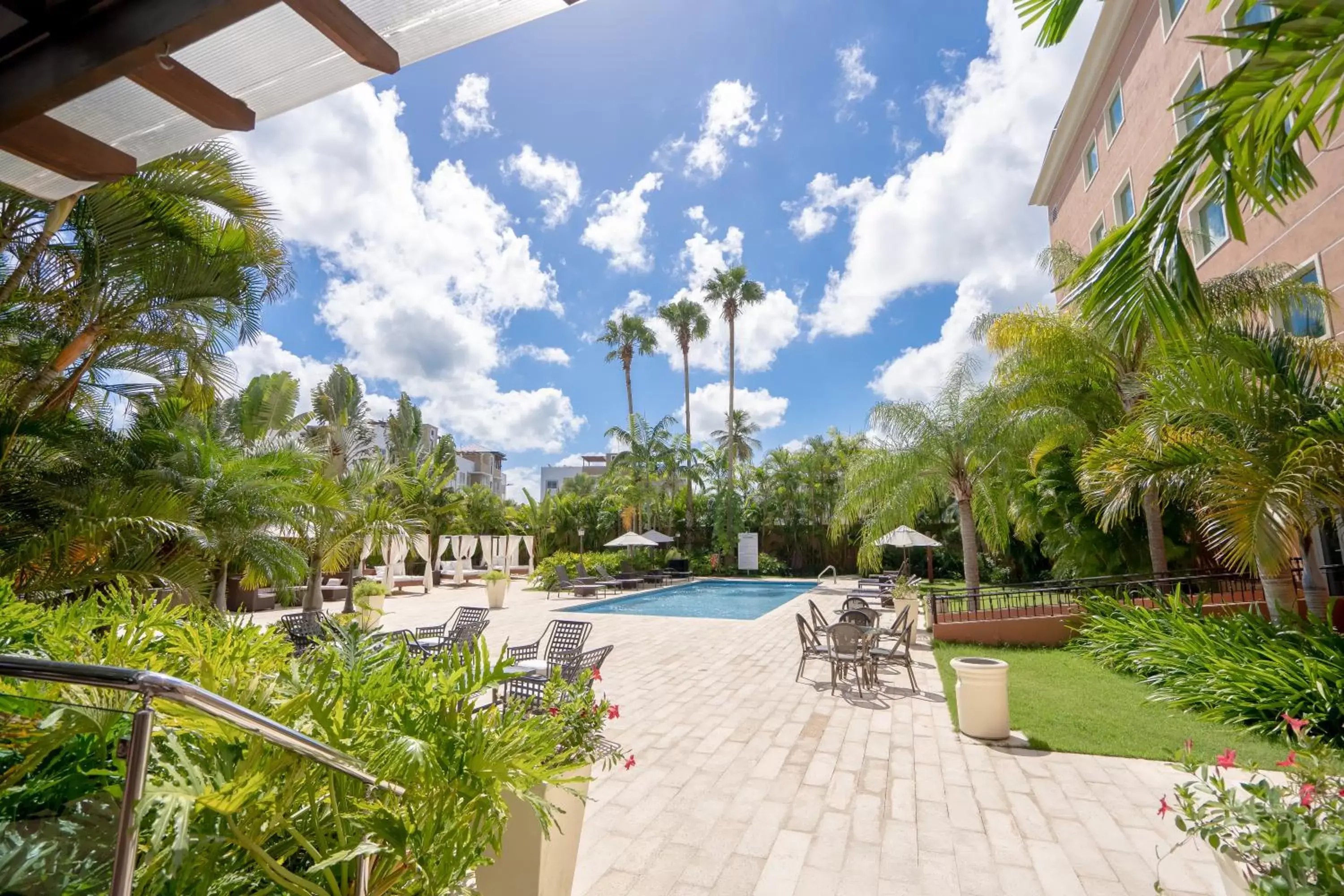 Swimming Pool in Hodelpa Garden Court