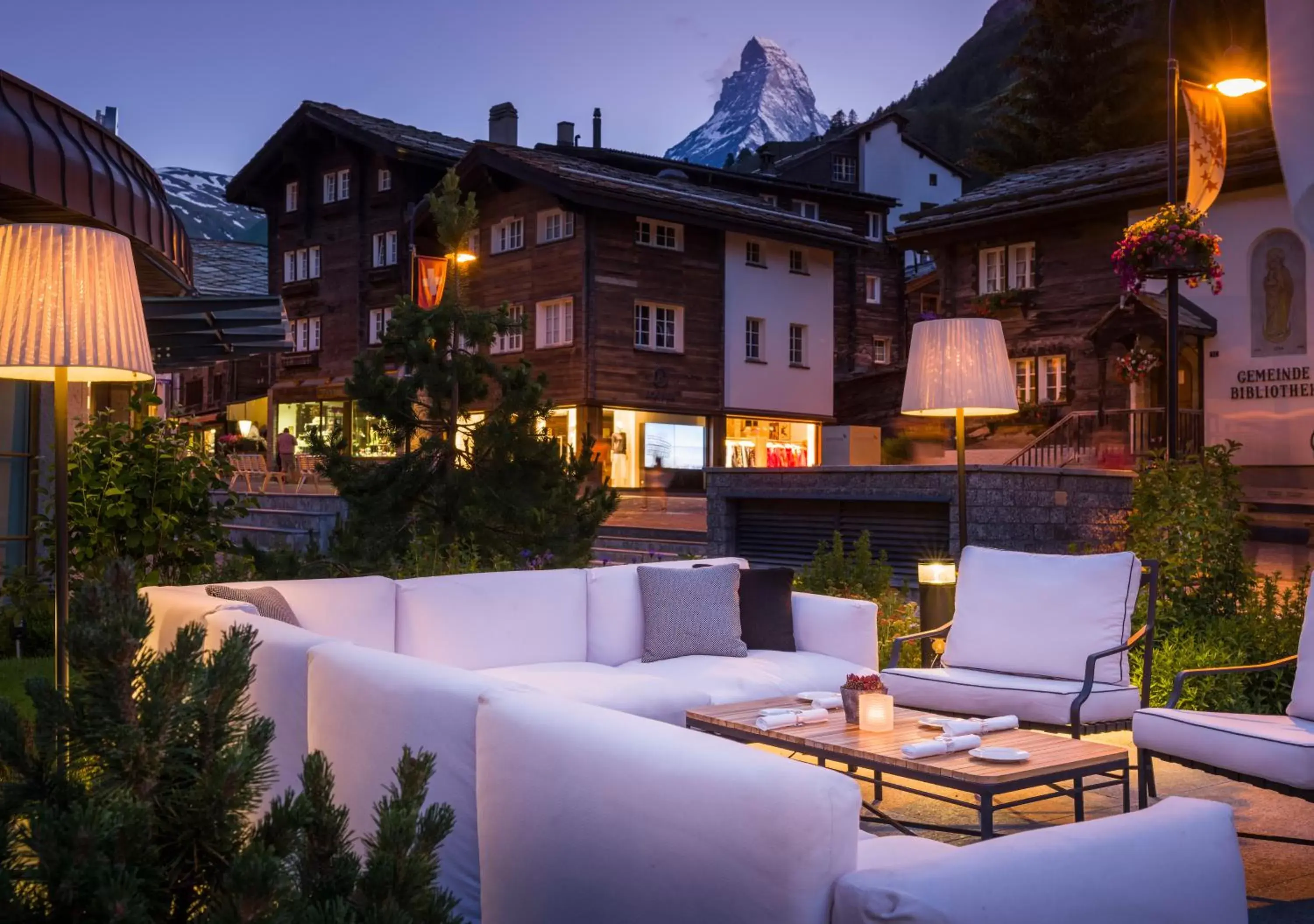 Restaurant/places to eat, Property Building in Grand Hotel Zermatterhof