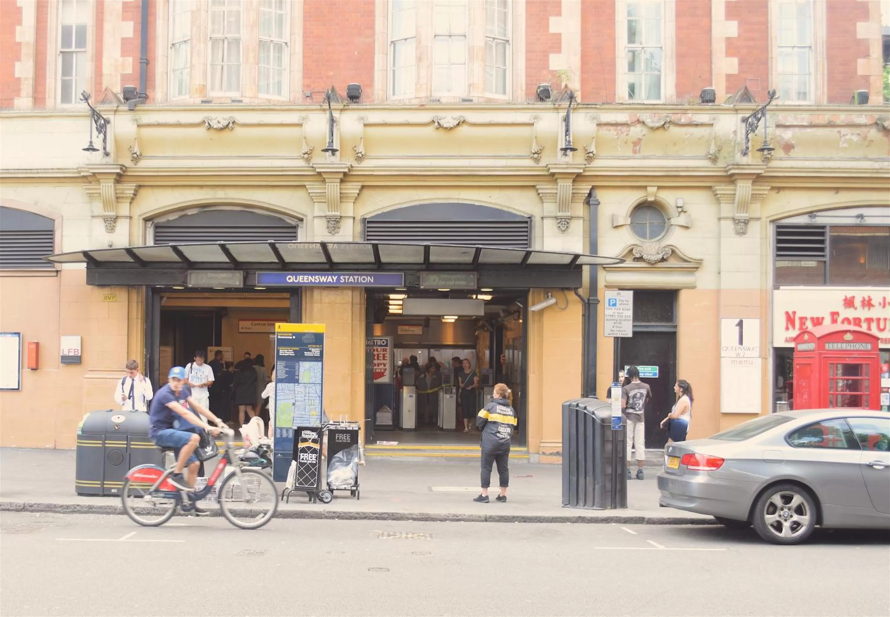 Nearby landmark in Pembridge Palace Hotel