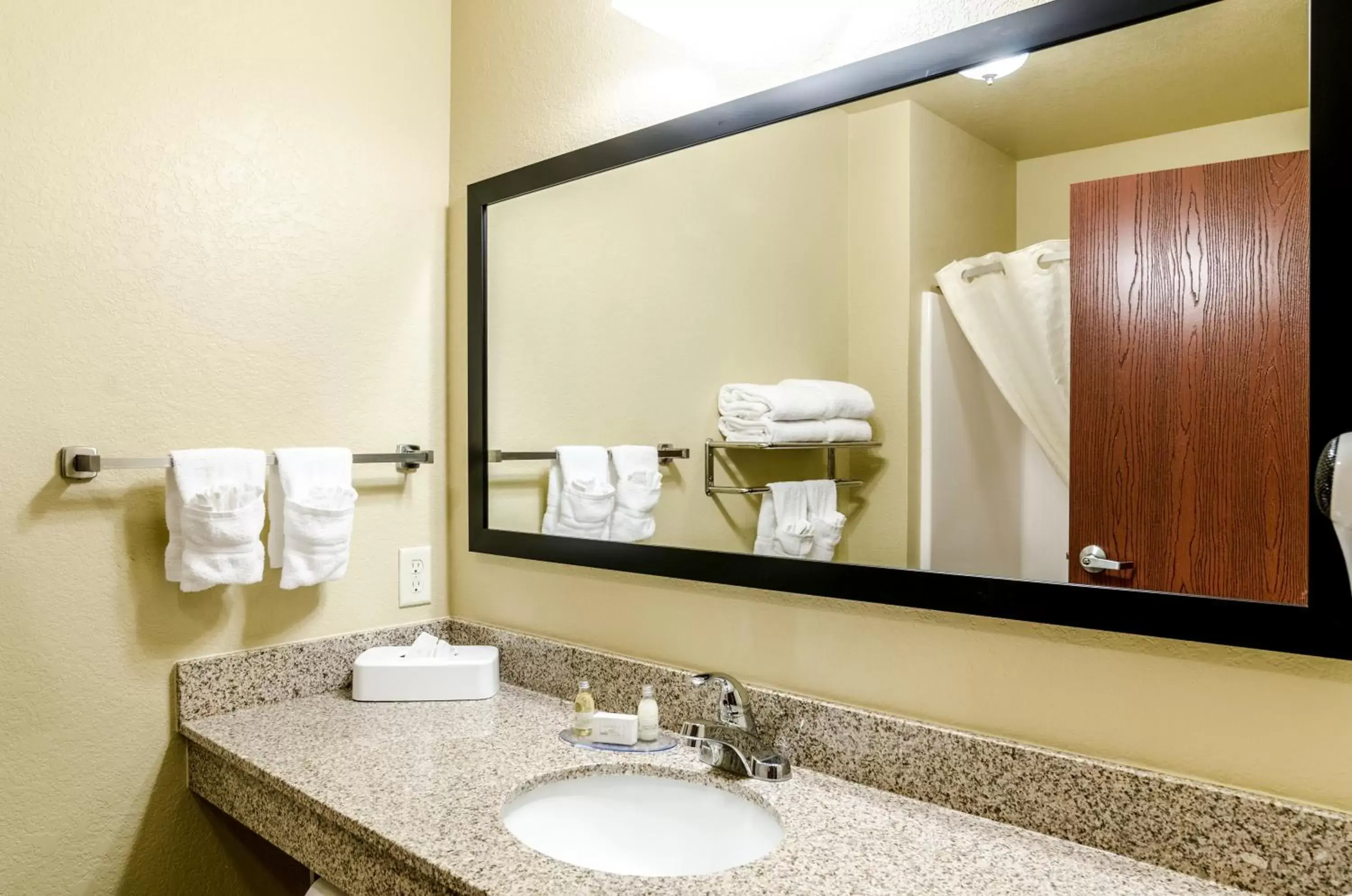 Bathroom in Cobblestone Inn & Suites-Kersey