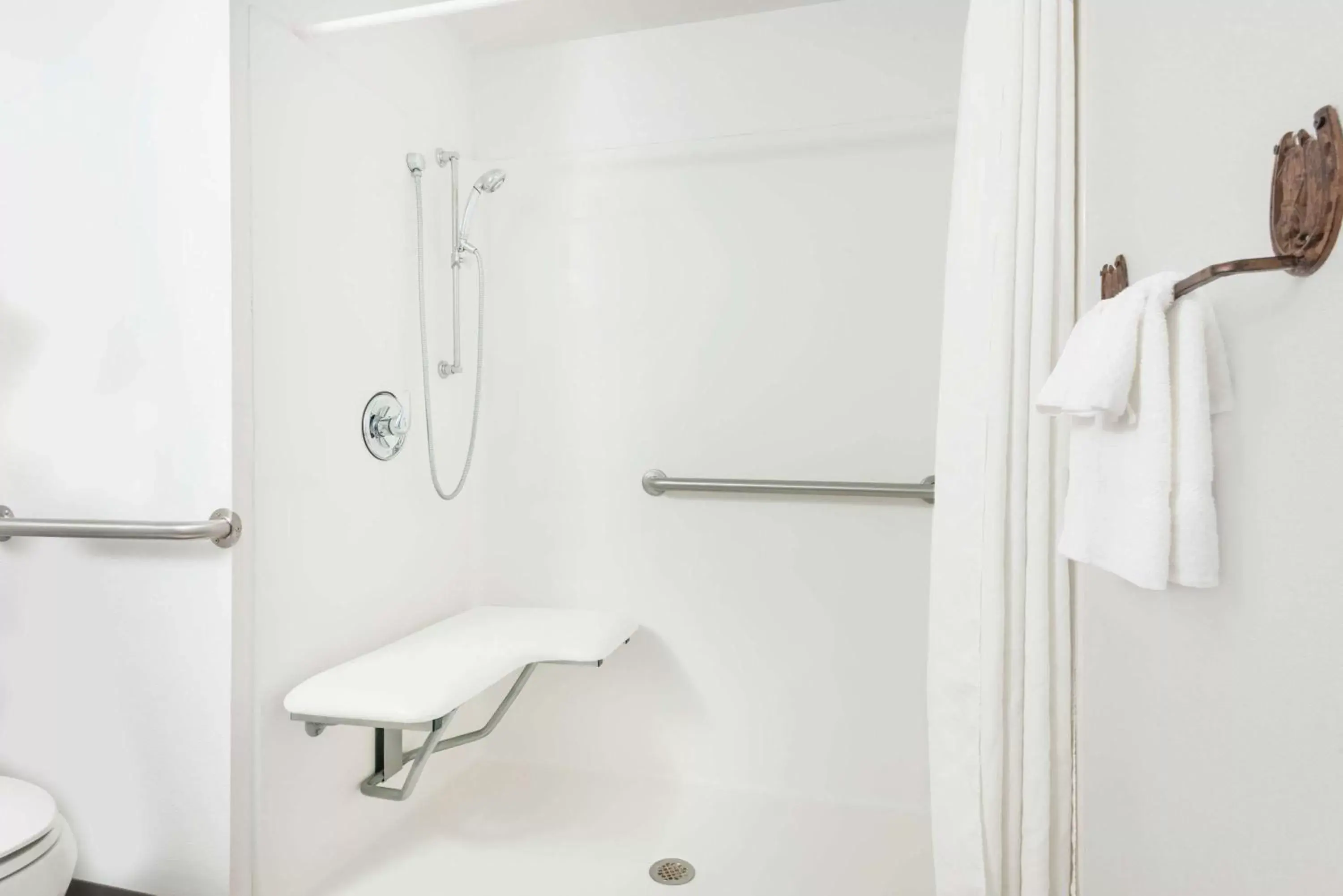 Shower, Bathroom in Super 8 by Wyndham Powell